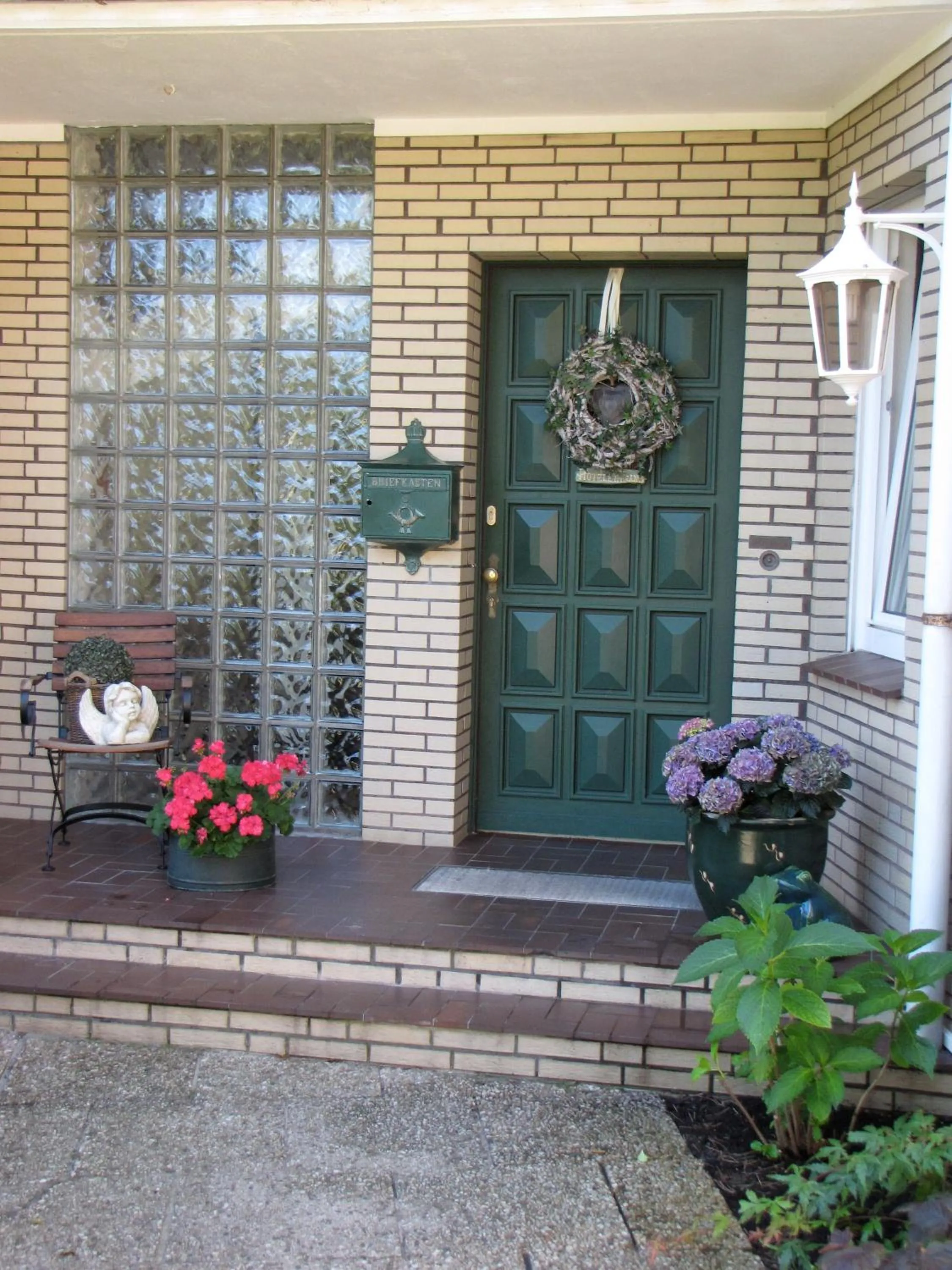 Facade/entrance in Strandhotel-Najade