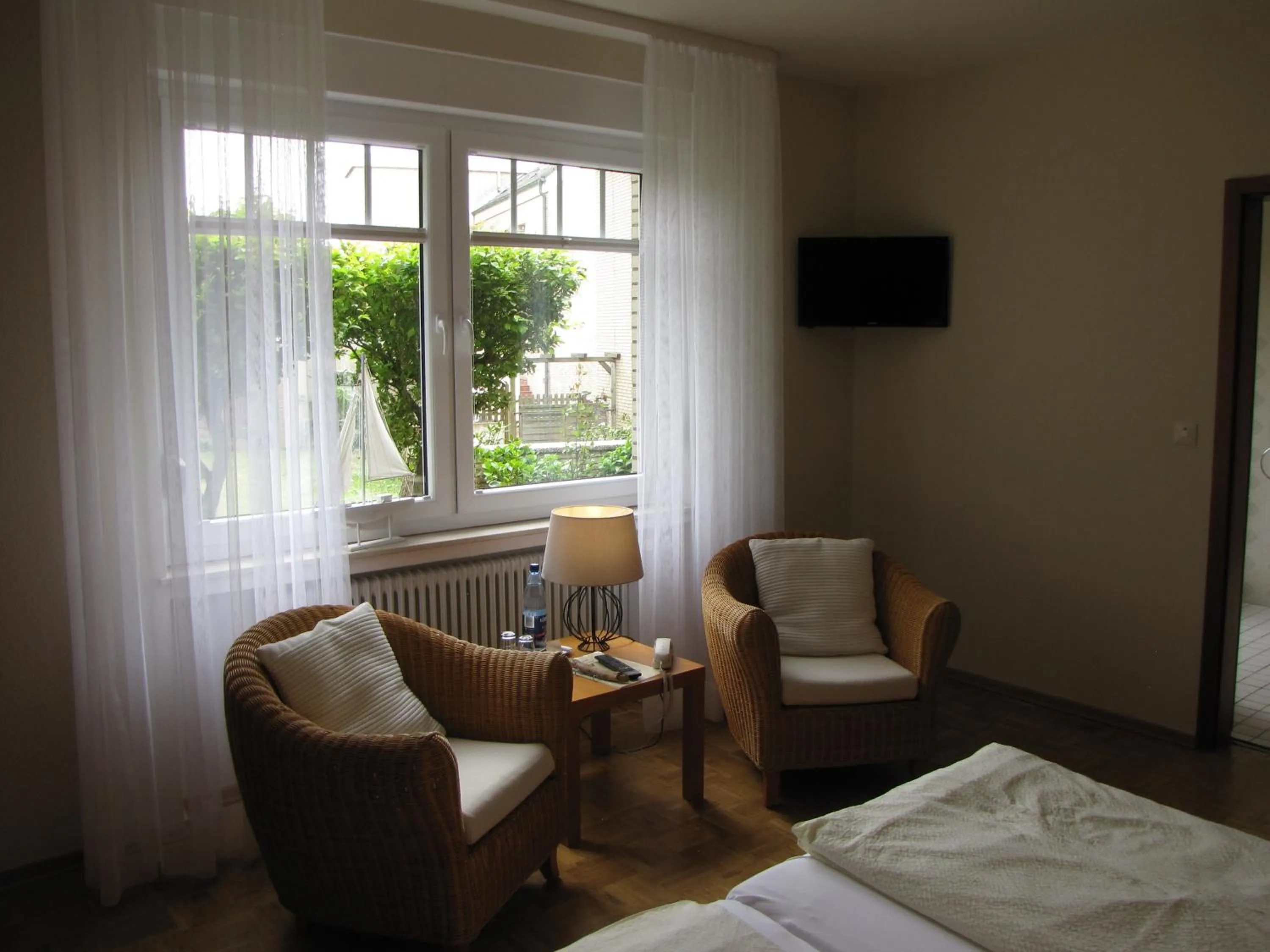 Seating area, Bed in Strandhotel-Najade