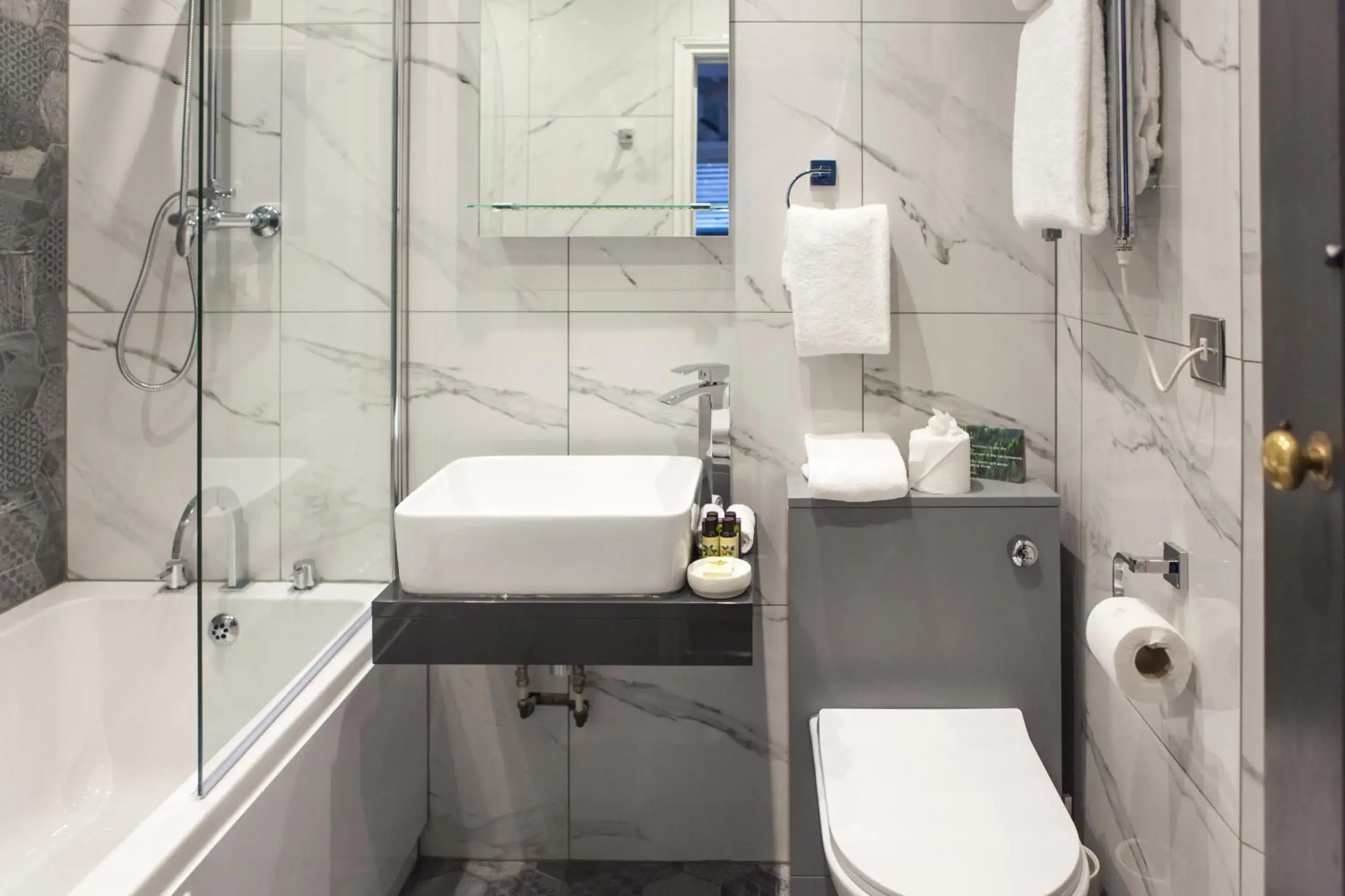 Superior King Room in Limestone Hotel Superior King Room in Limestone Hotel