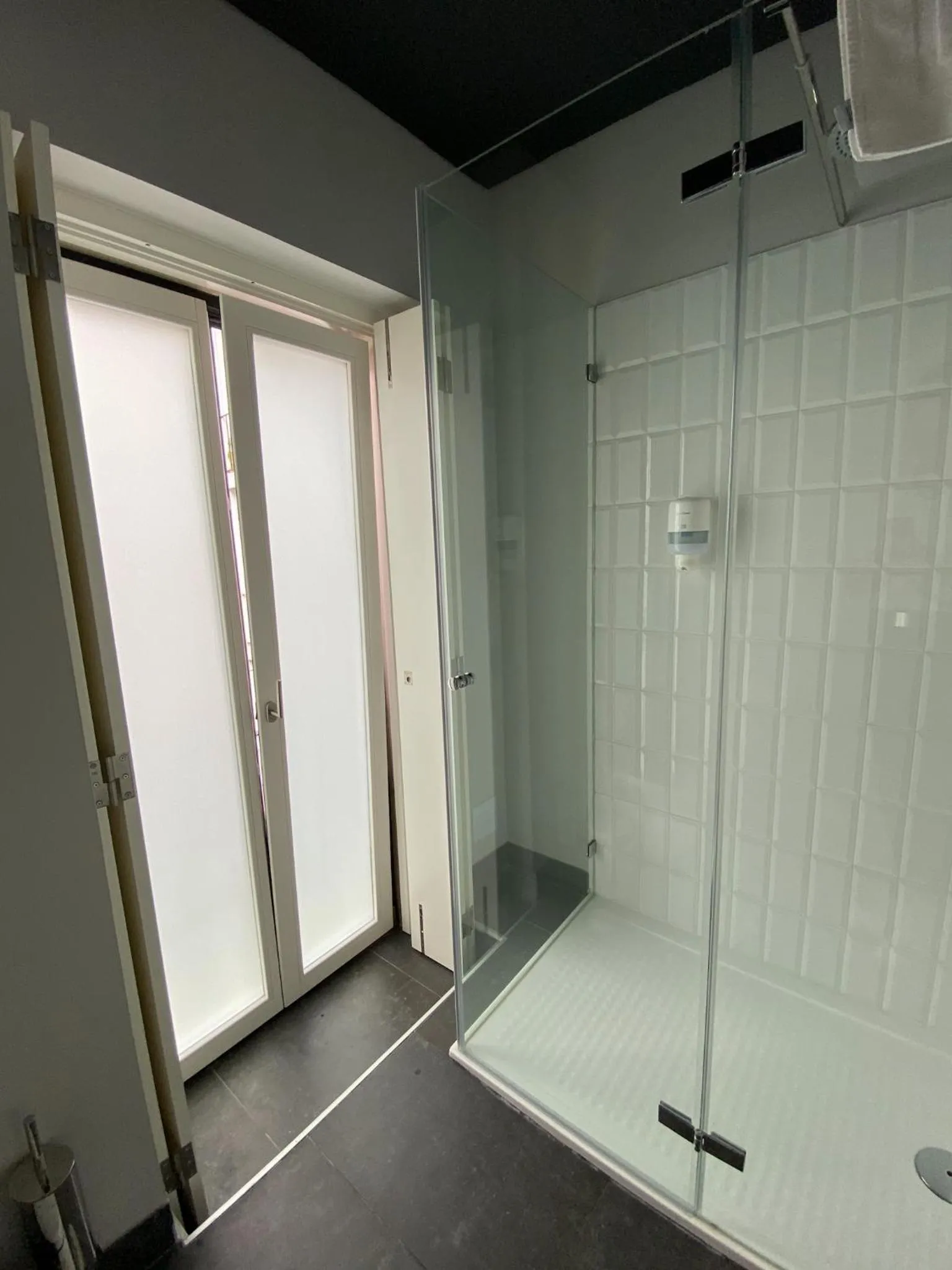 Toilet in Villa Graça -Hostels and Apartments