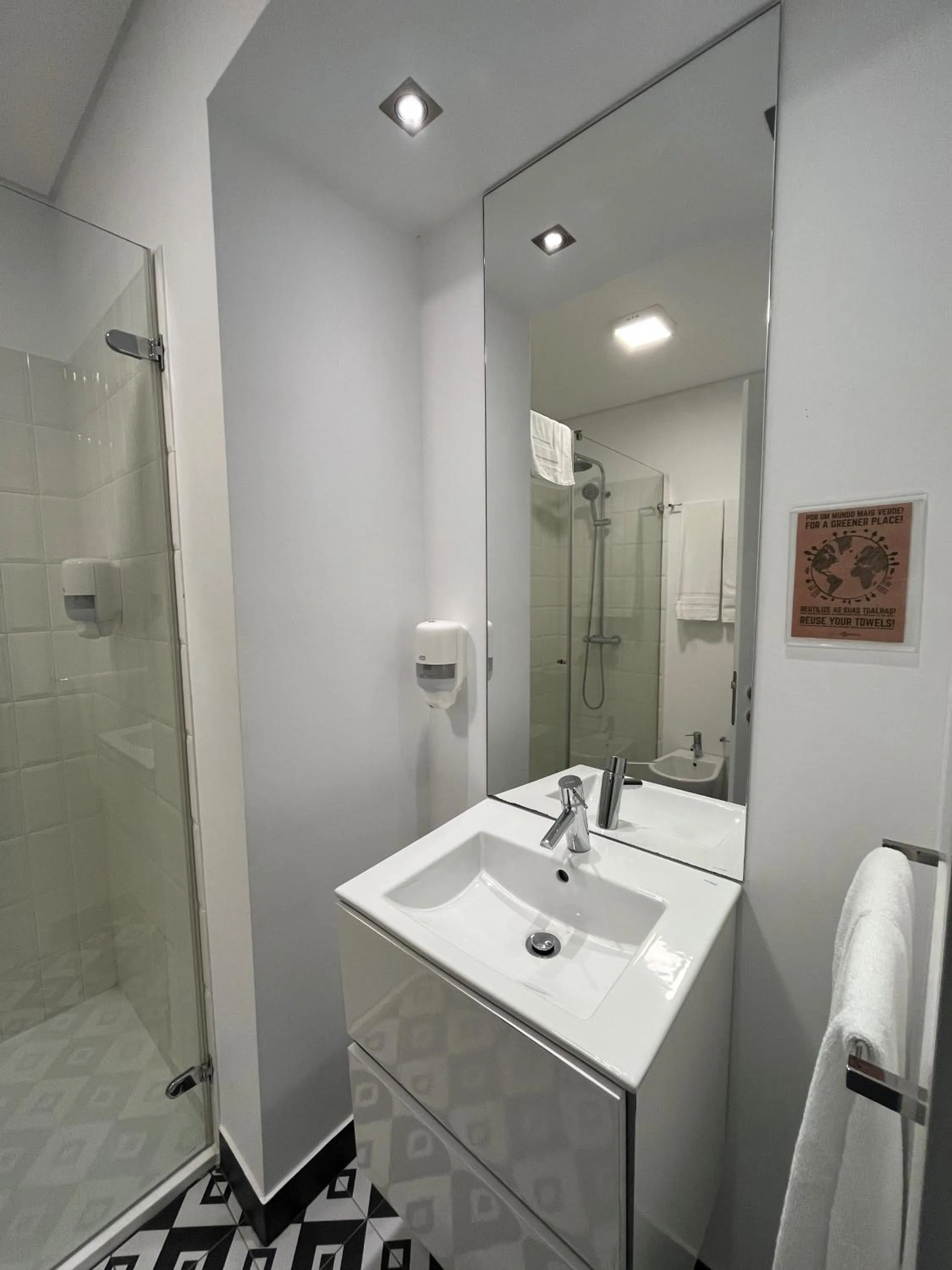 Toilet in Villa Graça -Hostels and Apartments