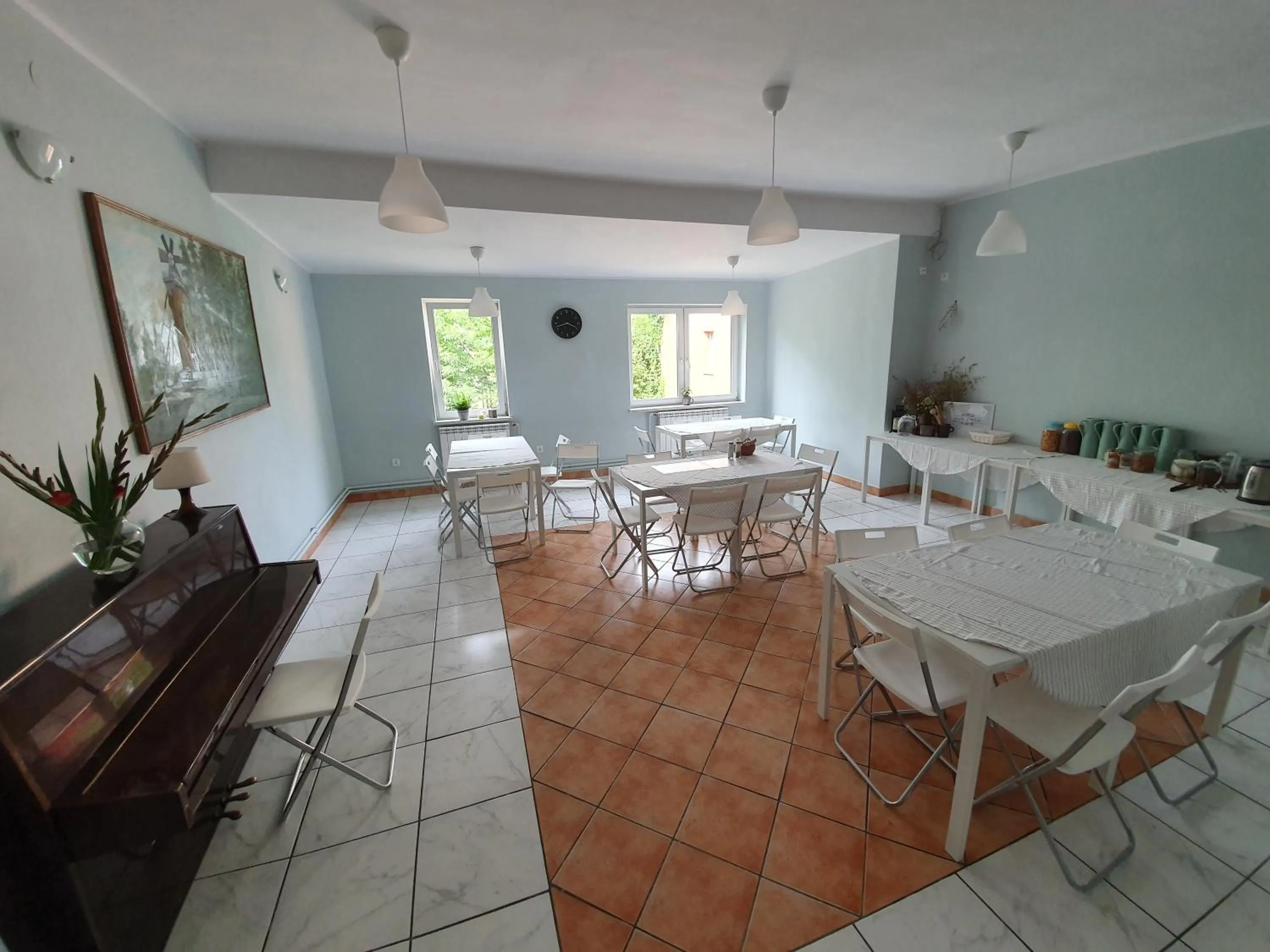 Restaurant/places to eat in Pensjonat Tężniowa 6