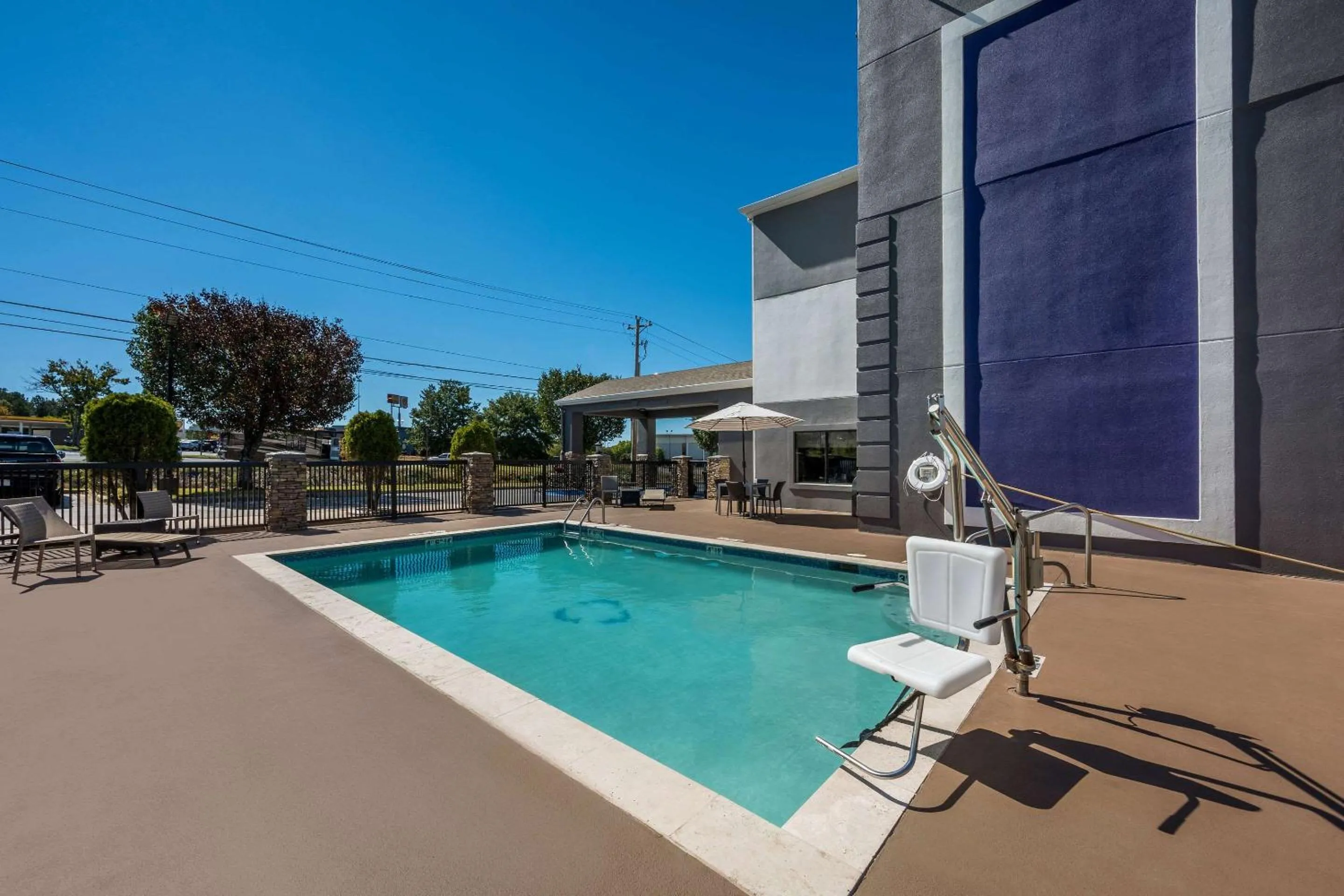 Swimming pool in Sleep Inn & Suites Cullman I-65 exit 310