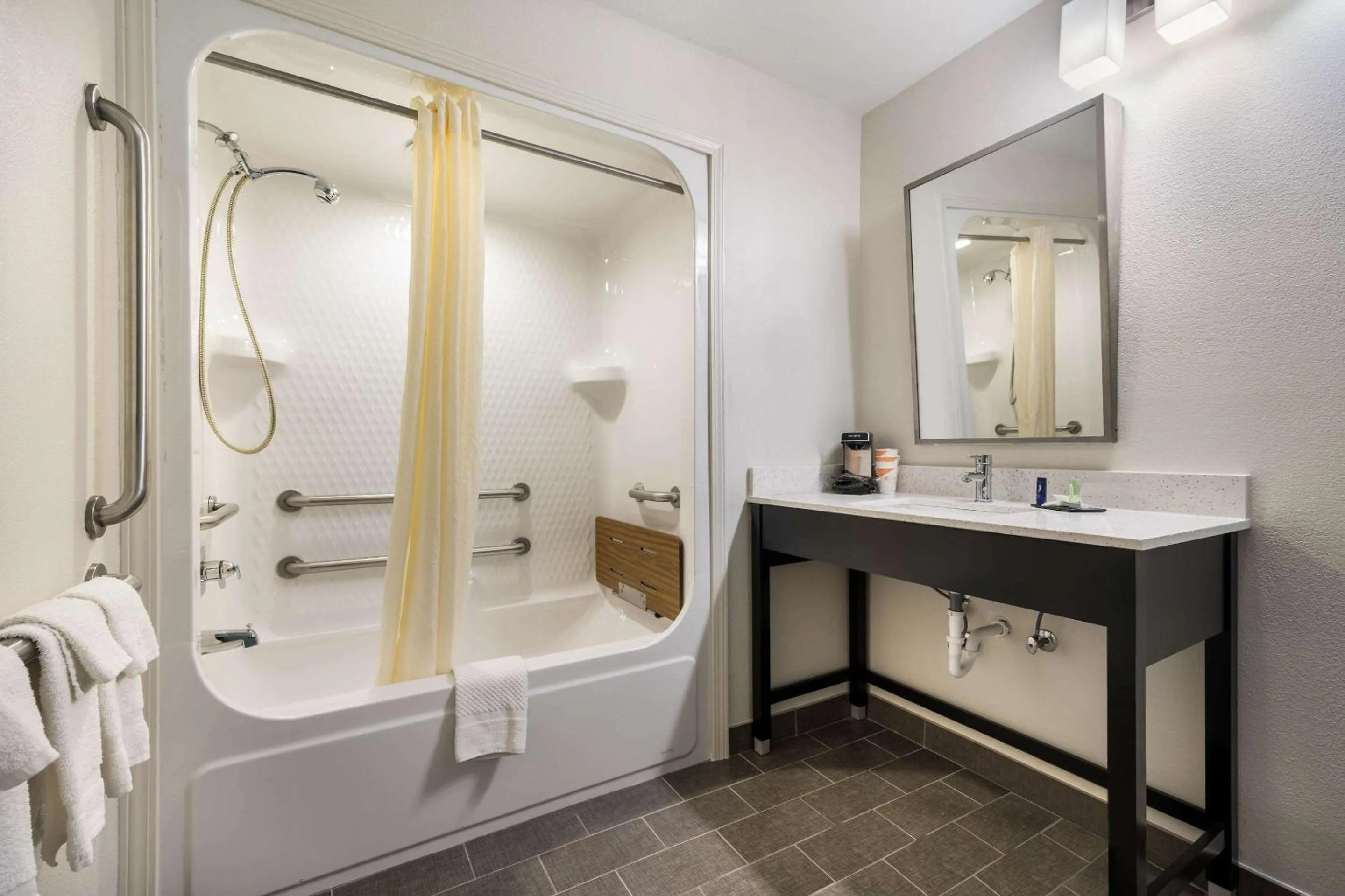 Bedroom in Sleep Inn & Suites Cullman I-65 exit 310