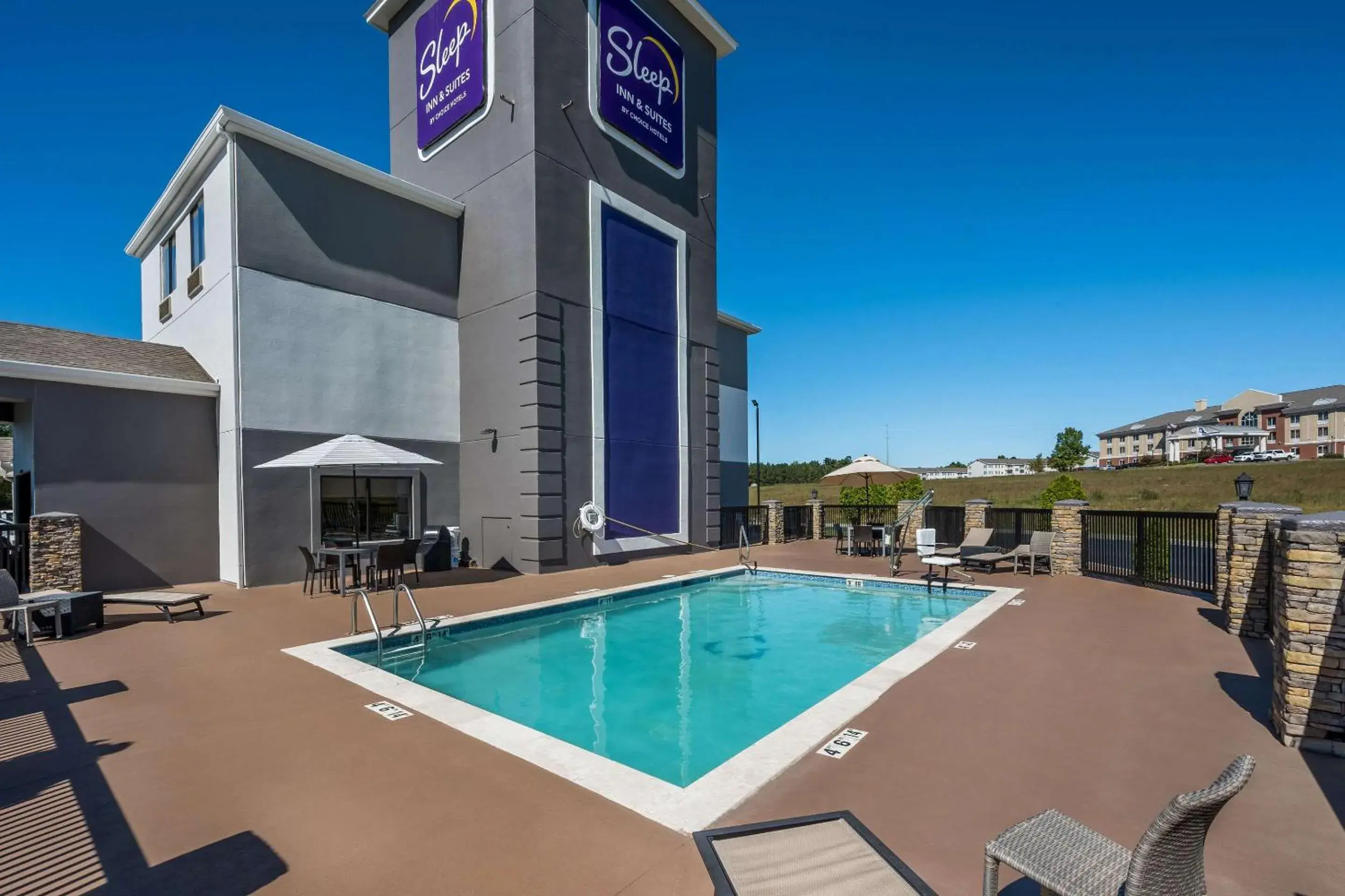 Swimming pool in Sleep Inn & Suites Cullman I-65 exit 310 Swimming pool in Sleep Inn & Suites Cullman I-65 exit 310