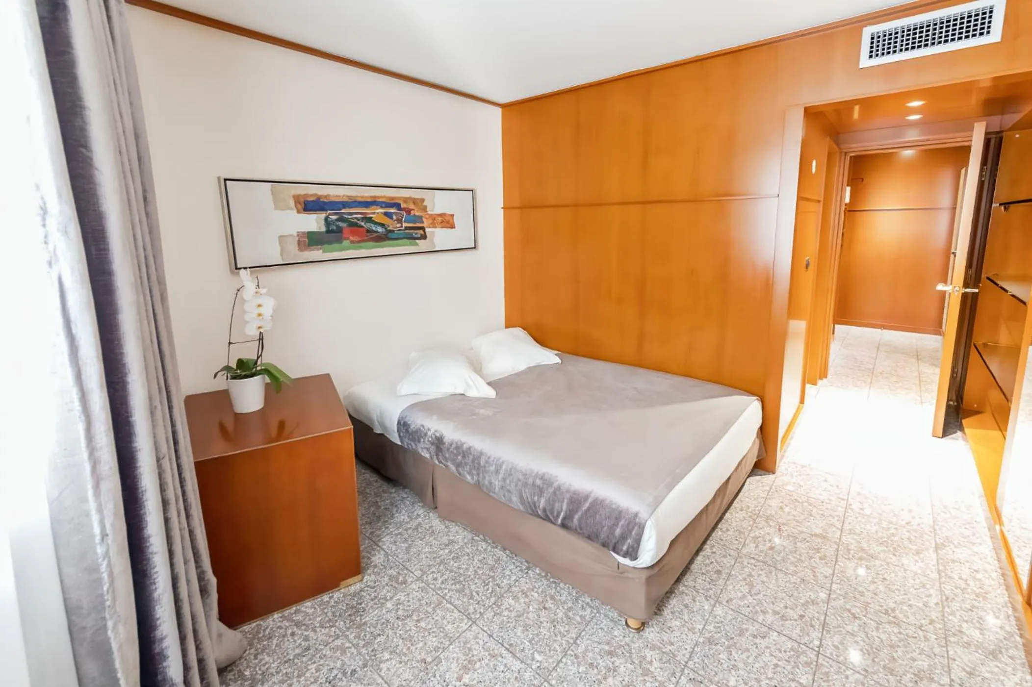 Bedroom, Bed in Goldstar Apartments & Suites