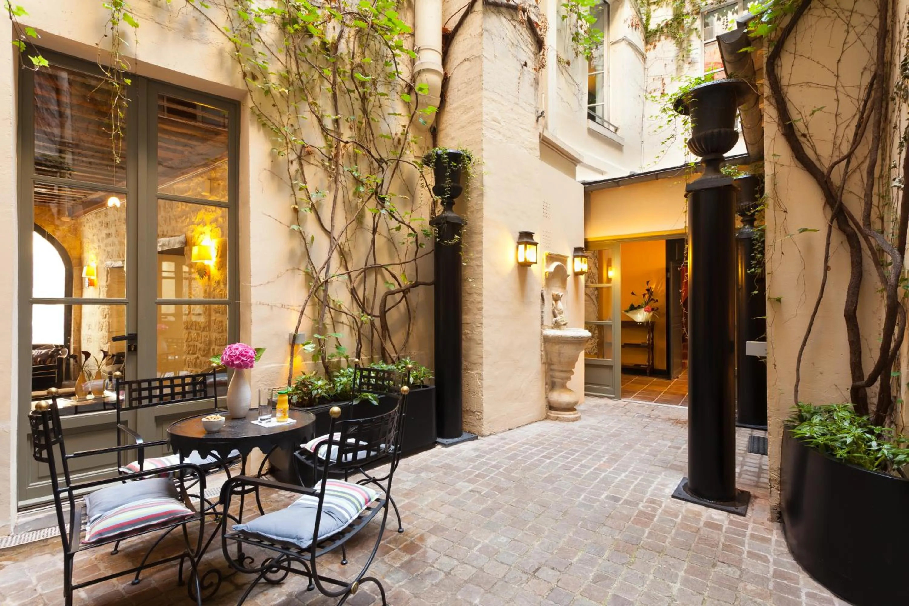 Balcony/Terrace in Hotel Fontaines du Luxembourg