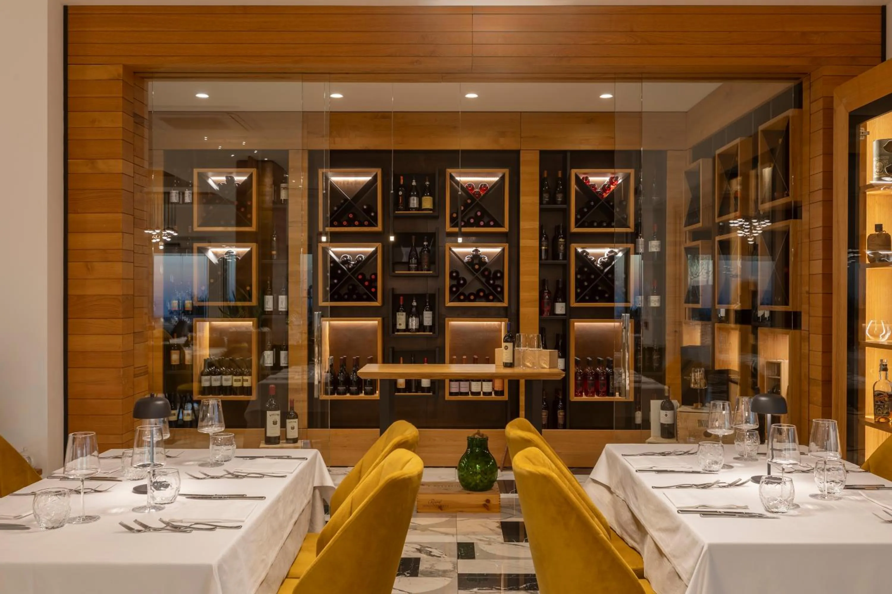 Restaurant/places to eat in Midenza Seaside & Nature Retreat