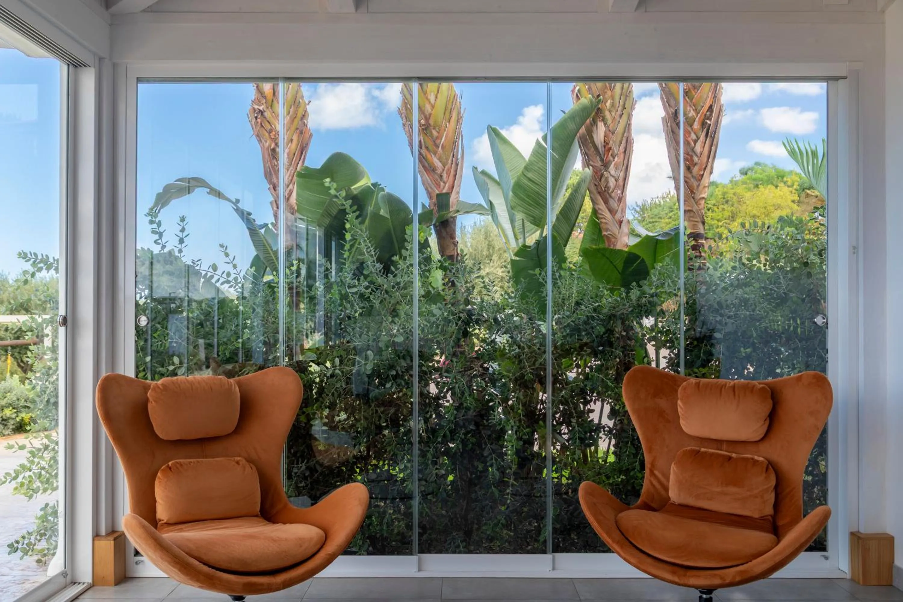 Lounge or bar in Midenza Seaside & Nature Retreat