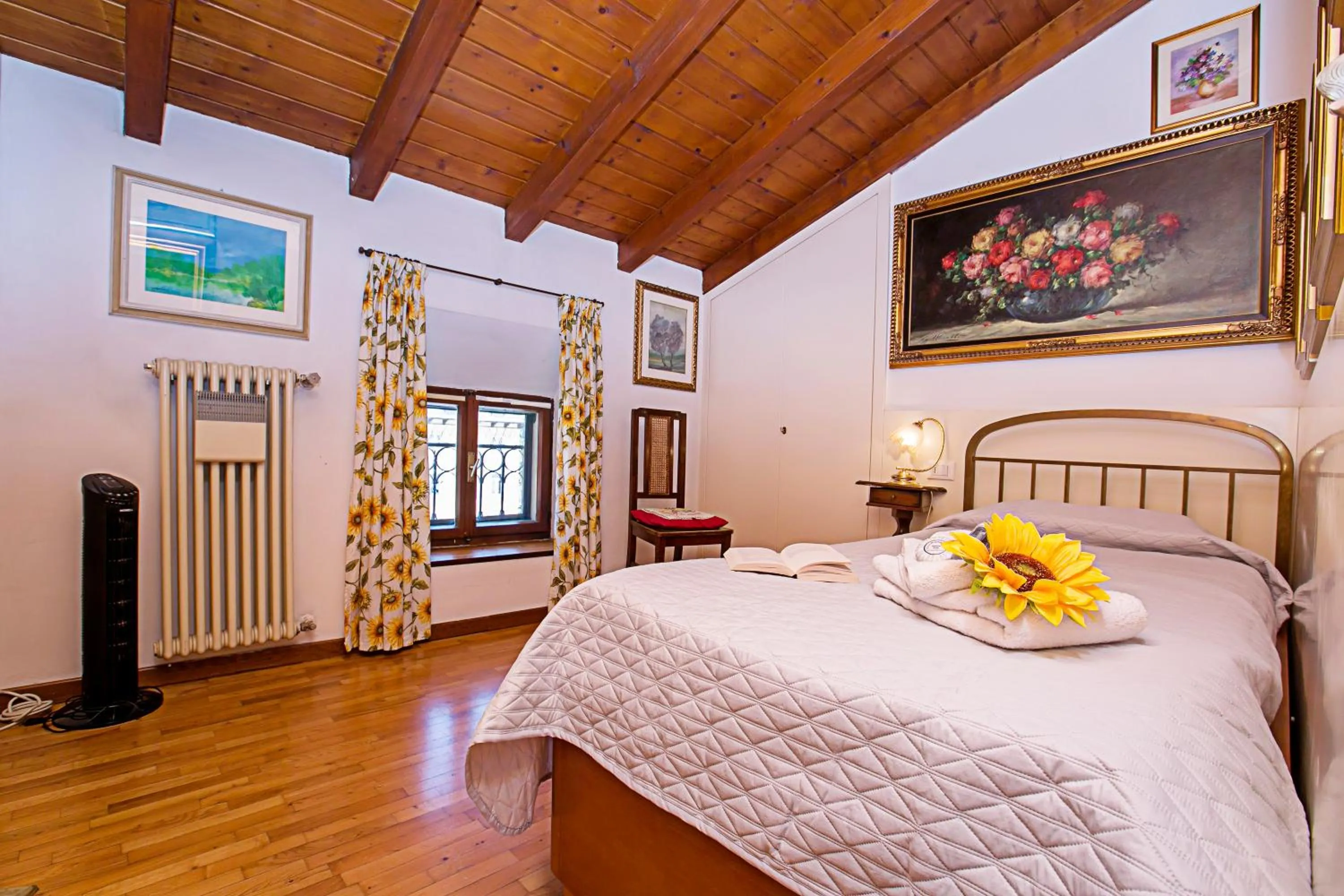 Bedroom, Bed in Residenza Rocca del Lago 2 - Happy Rentals
