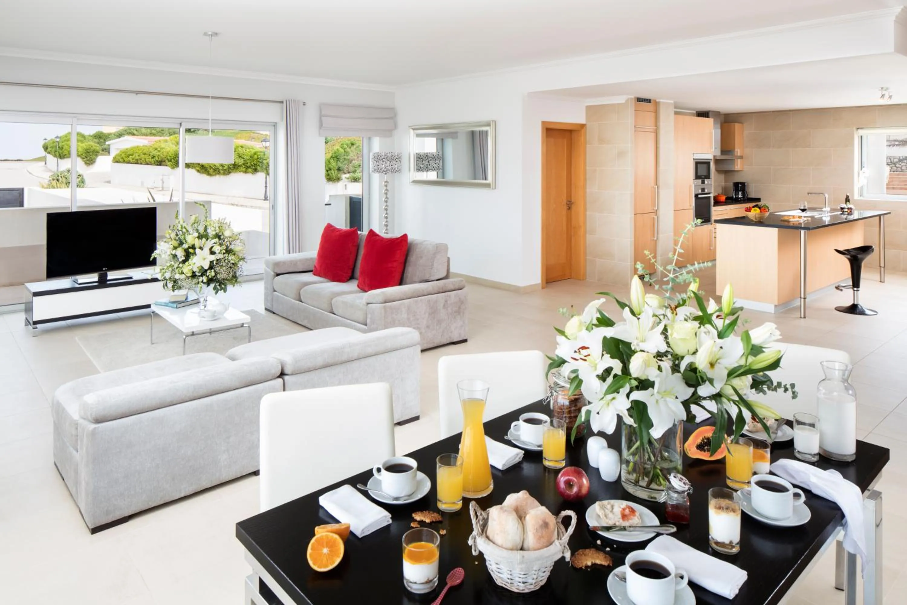 Coffee/tea facilities in The Beachfront - Praia D'El Rey Golf & Beach Resort