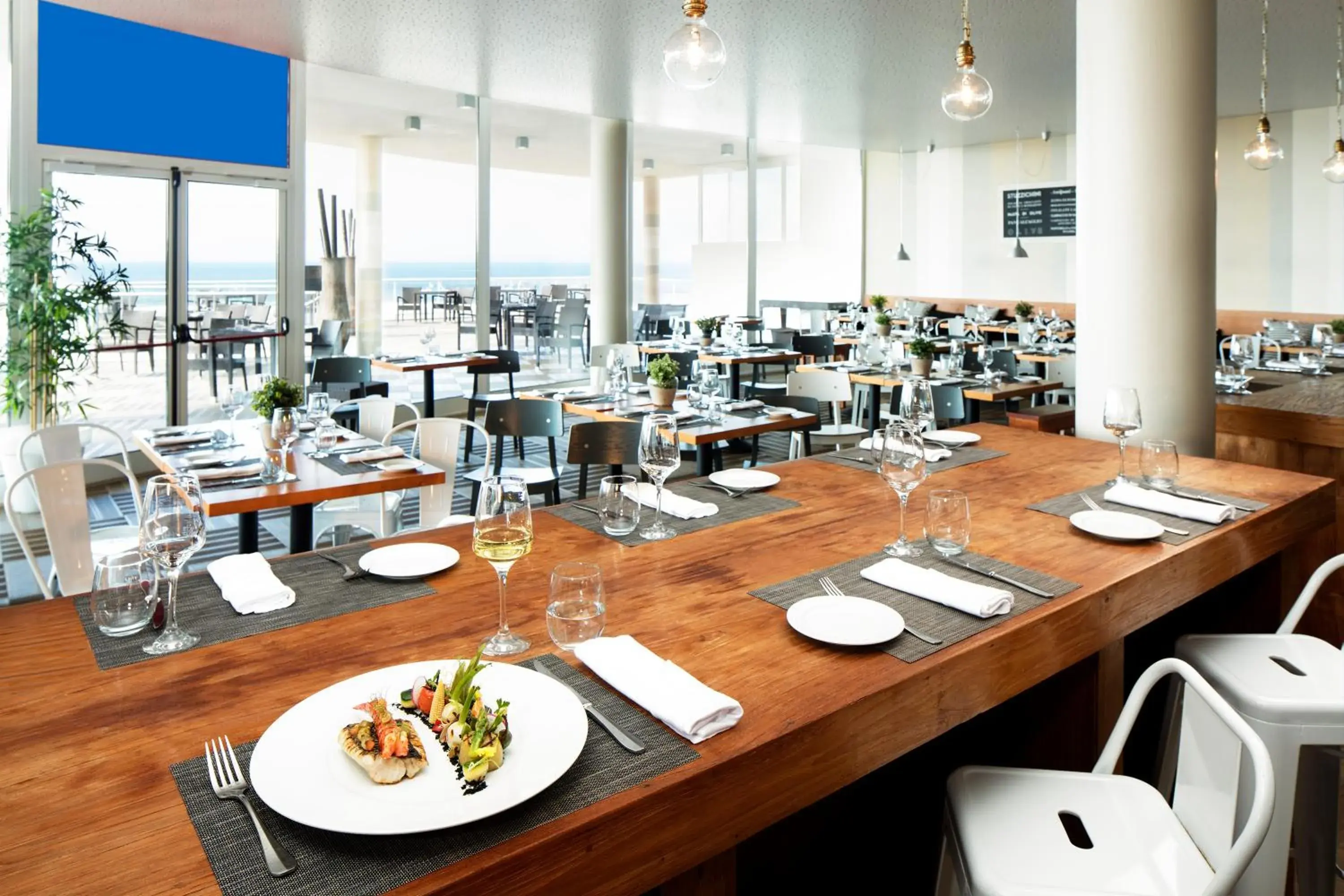 Restaurant/places to eat in The Beachfront - Praia D'El Rey Golf & Beach Resort Restaurant/places to eat in The Beachfront - Praia D'El Rey Golf & Beach Resort