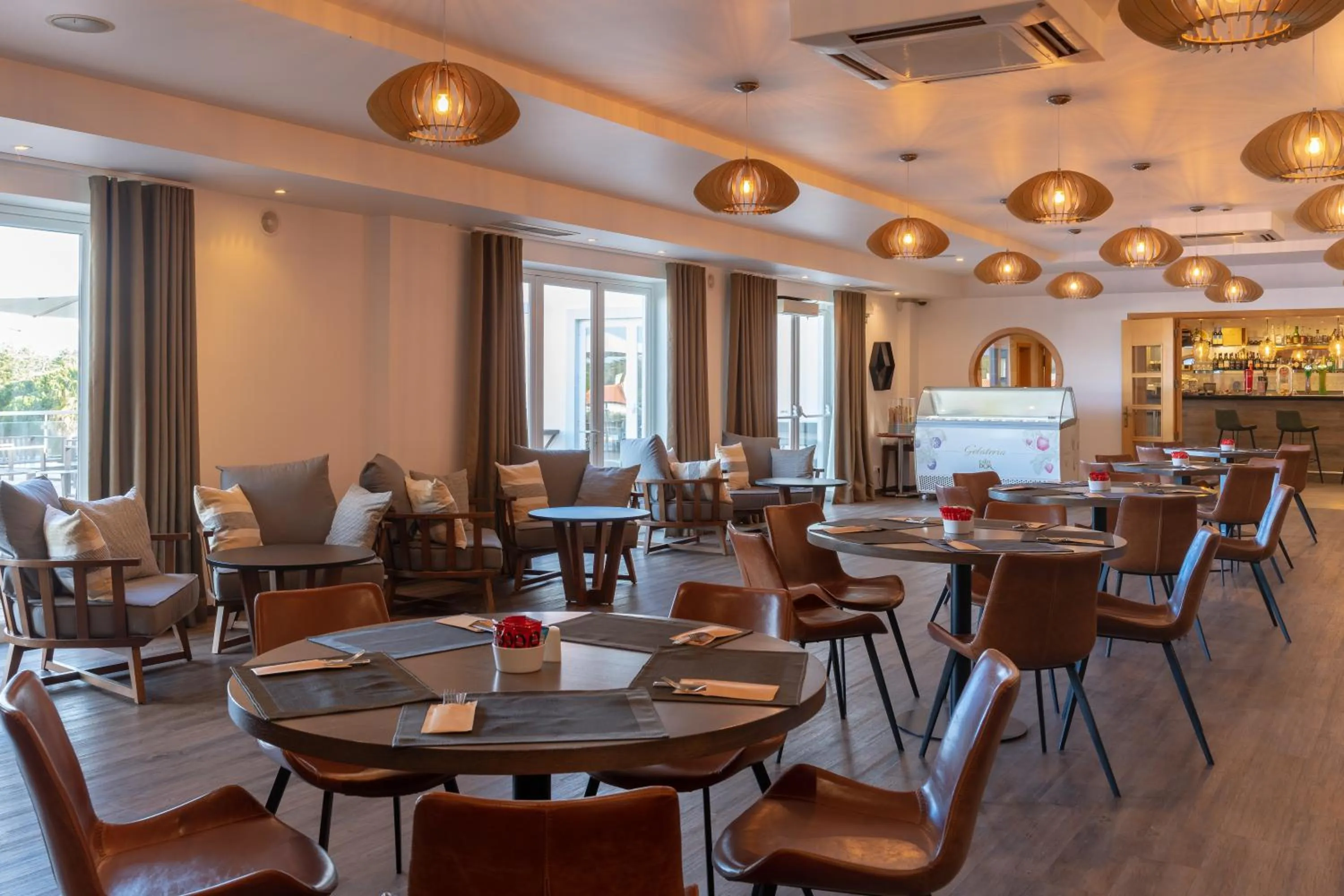 Restaurant/places to eat in The Beachfront - Praia D'El Rey Golf & Beach Resort