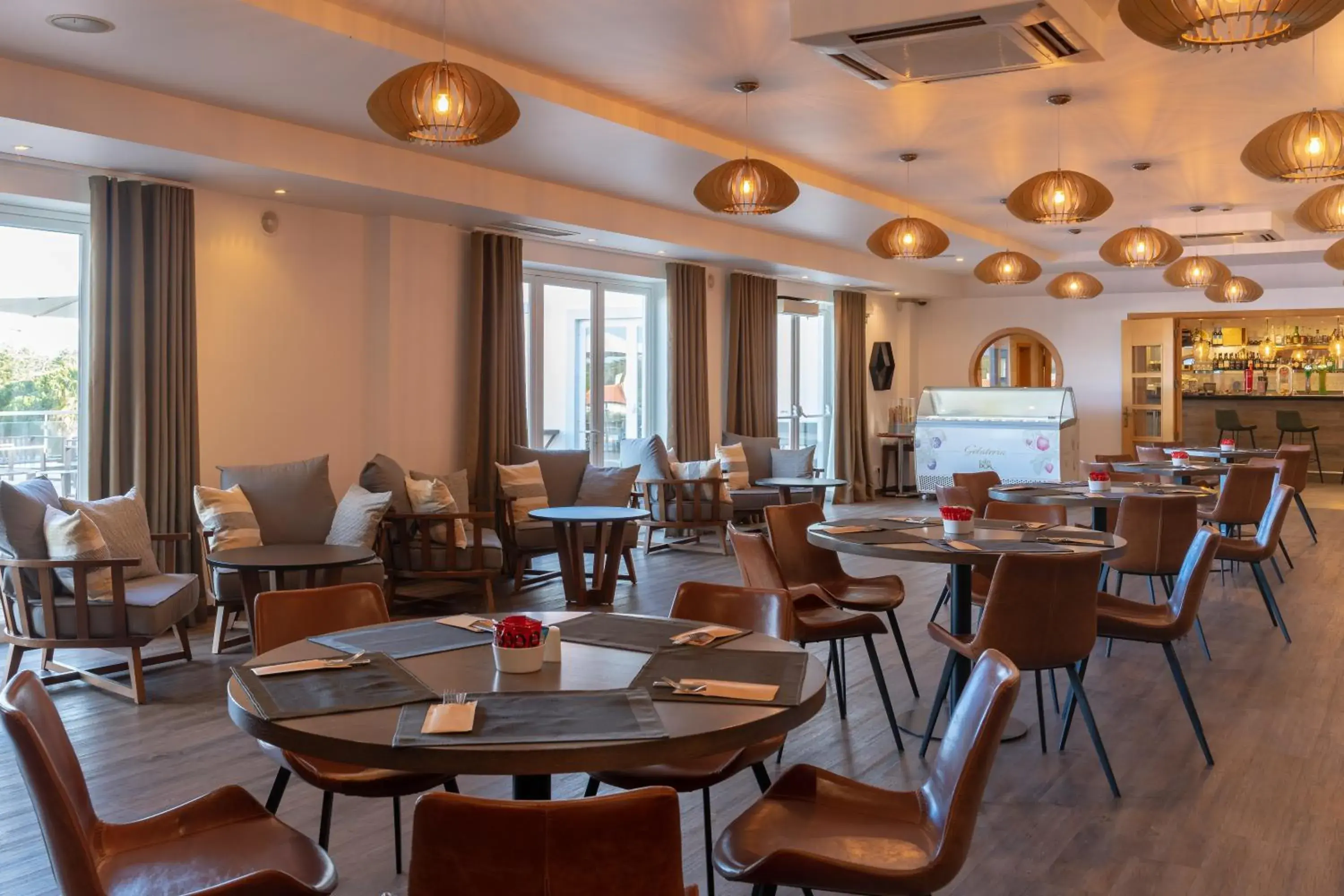 Restaurant/places to eat in The Beachfront - Praia D'El Rey Golf & Beach Resort Restaurant/places to eat in The Beachfront - Praia D'El Rey Golf & Beach Resort