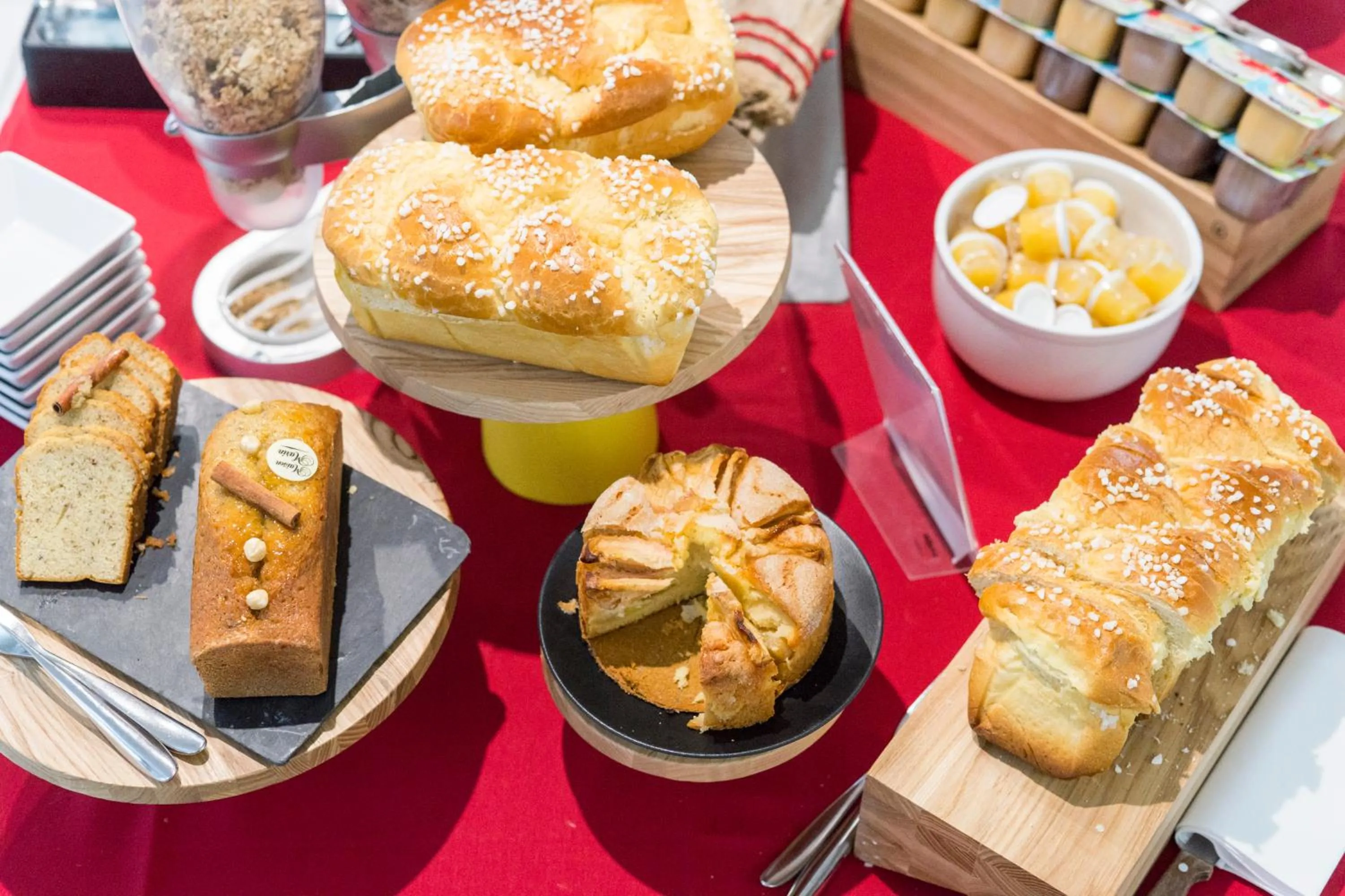 Buffet breakfast in Thalacap Île de Ré - Thalasso & Spa