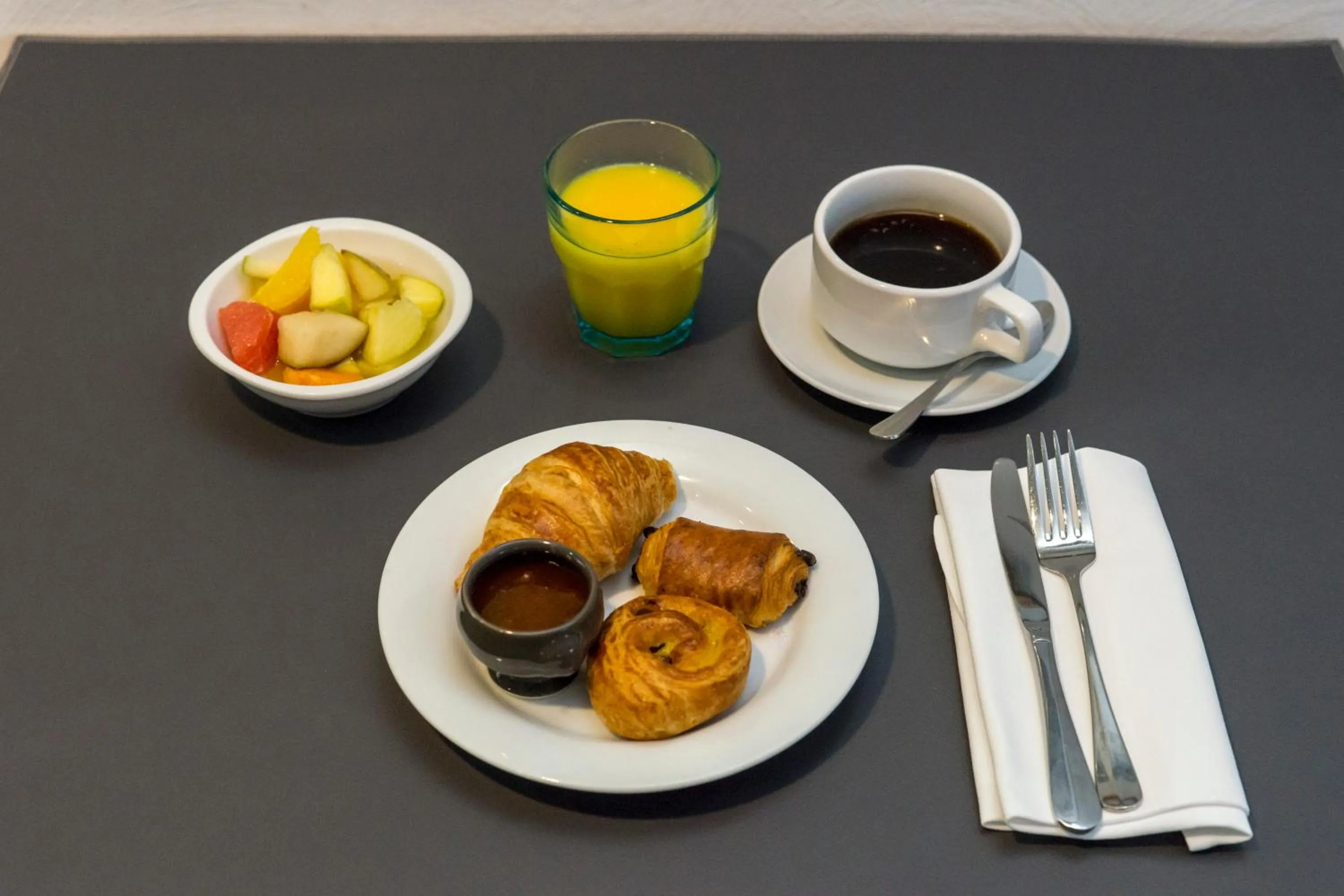 Buffet breakfast in Thalacap Île de Ré - Thalasso & Spa