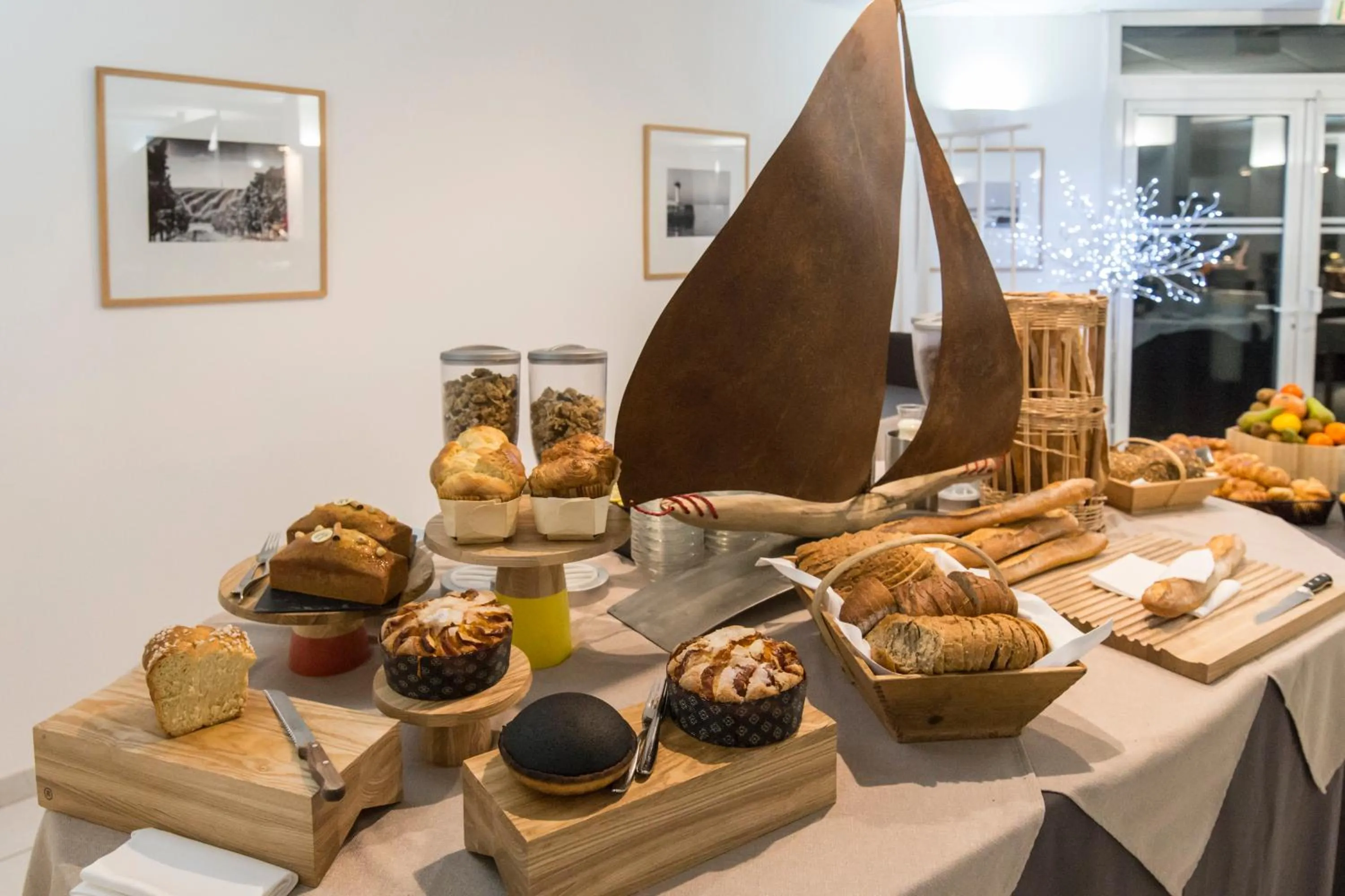 Buffet breakfast in Thalacap Île de Ré - Thalasso & Spa