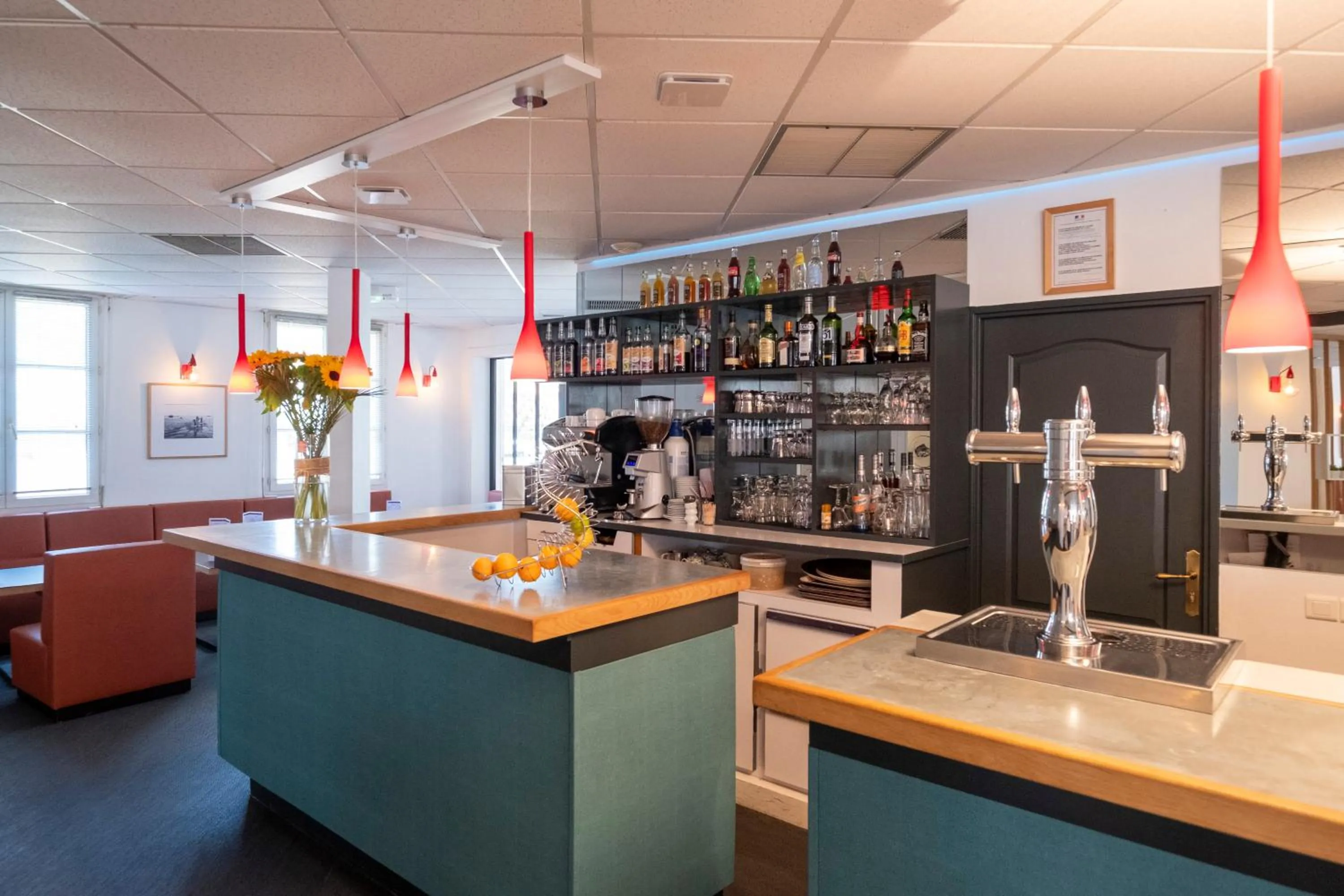 Lounge or bar in Thalacap Île de Ré - Thalasso & Spa