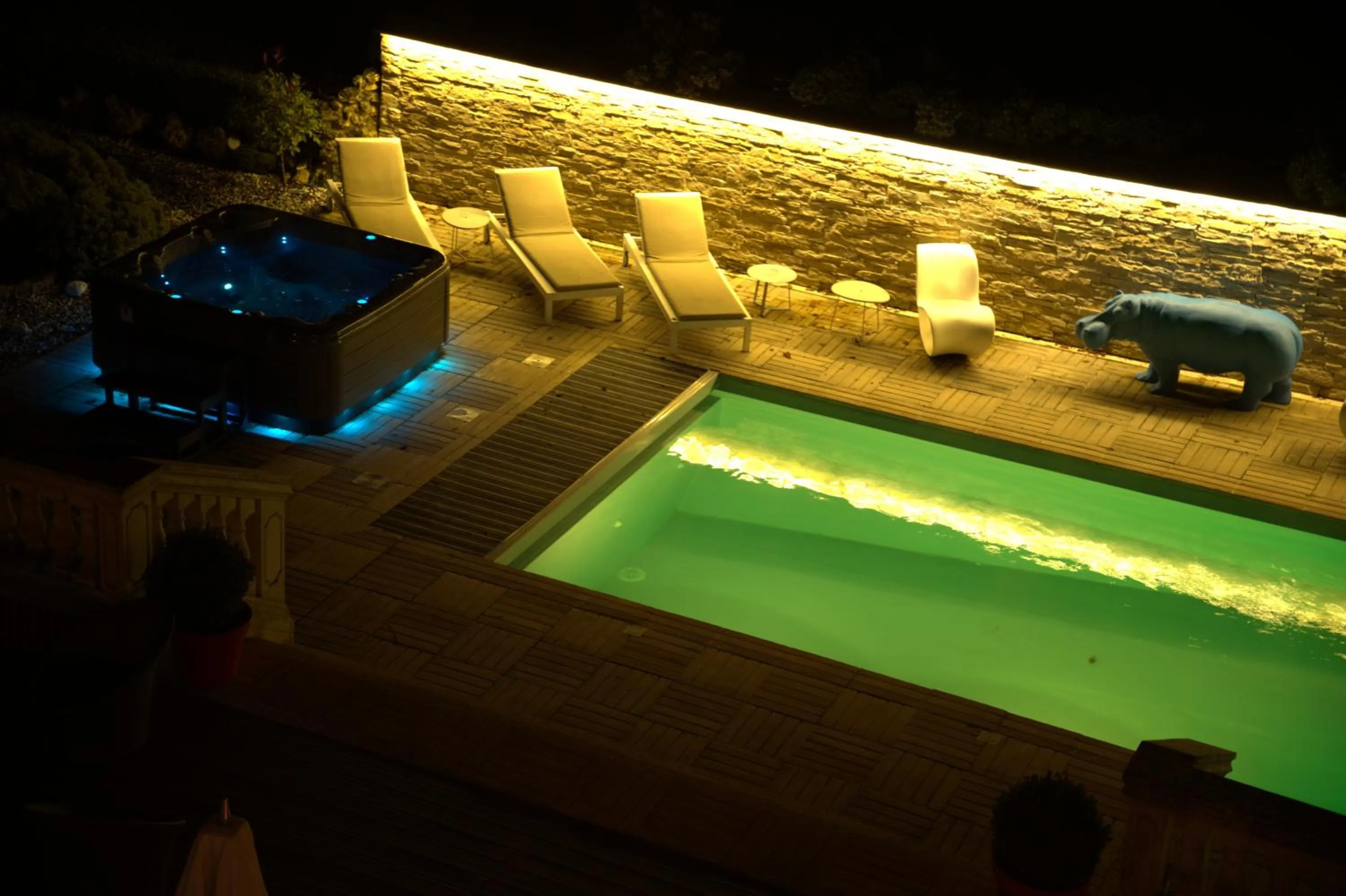 Swimming pool in Hôtel La Villa Eugene