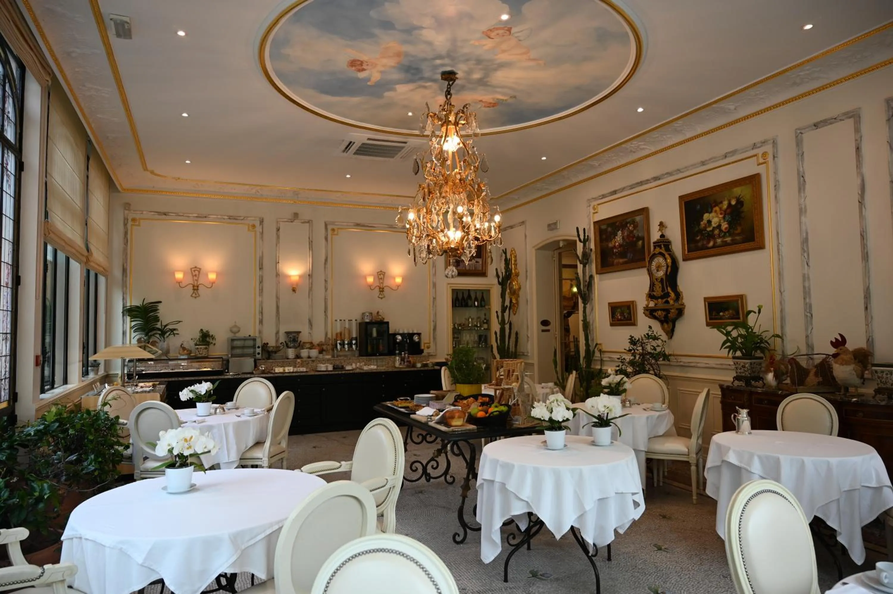 Breakfast in Hôtel La Villa Eugene