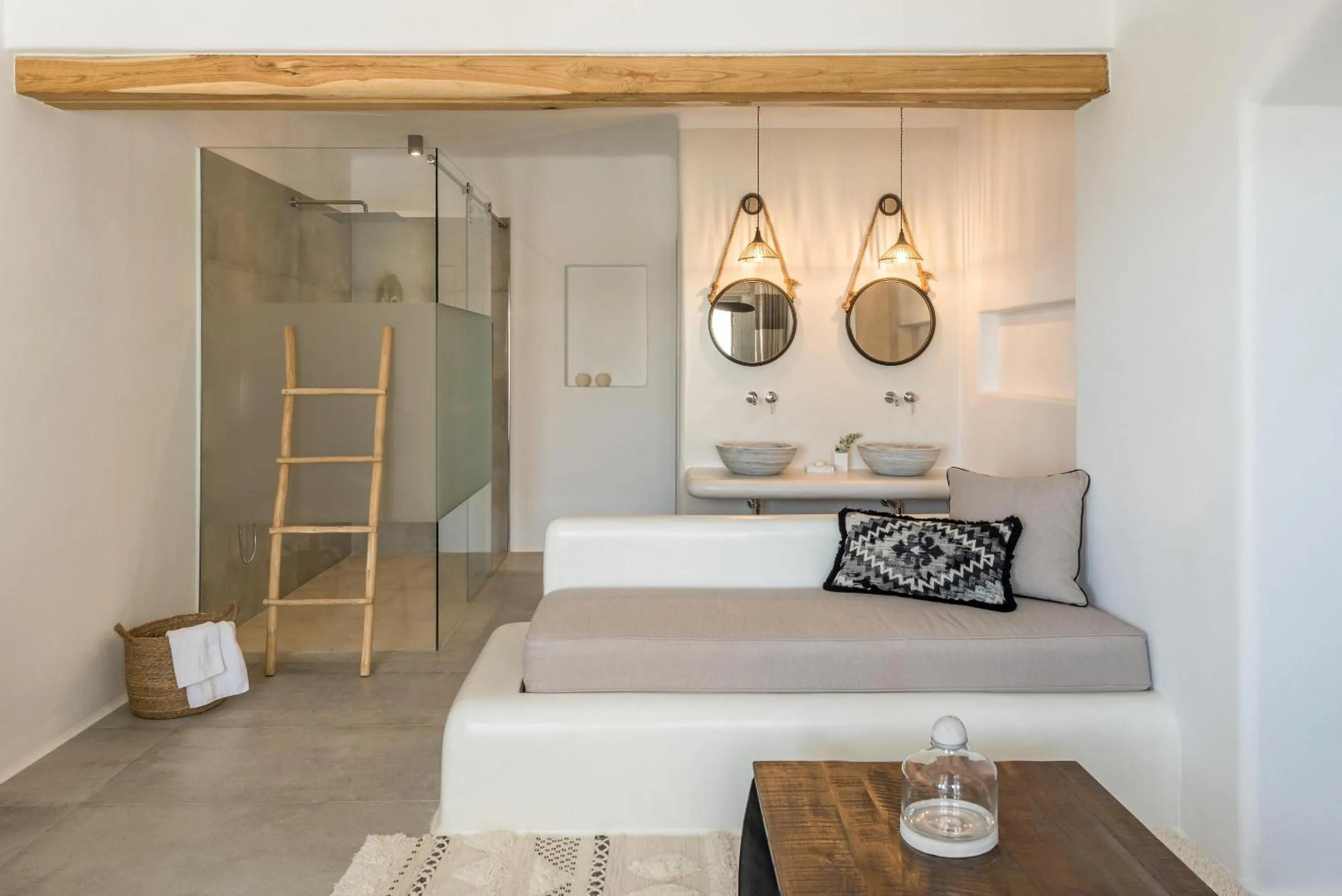 Shower in Virtu Suites