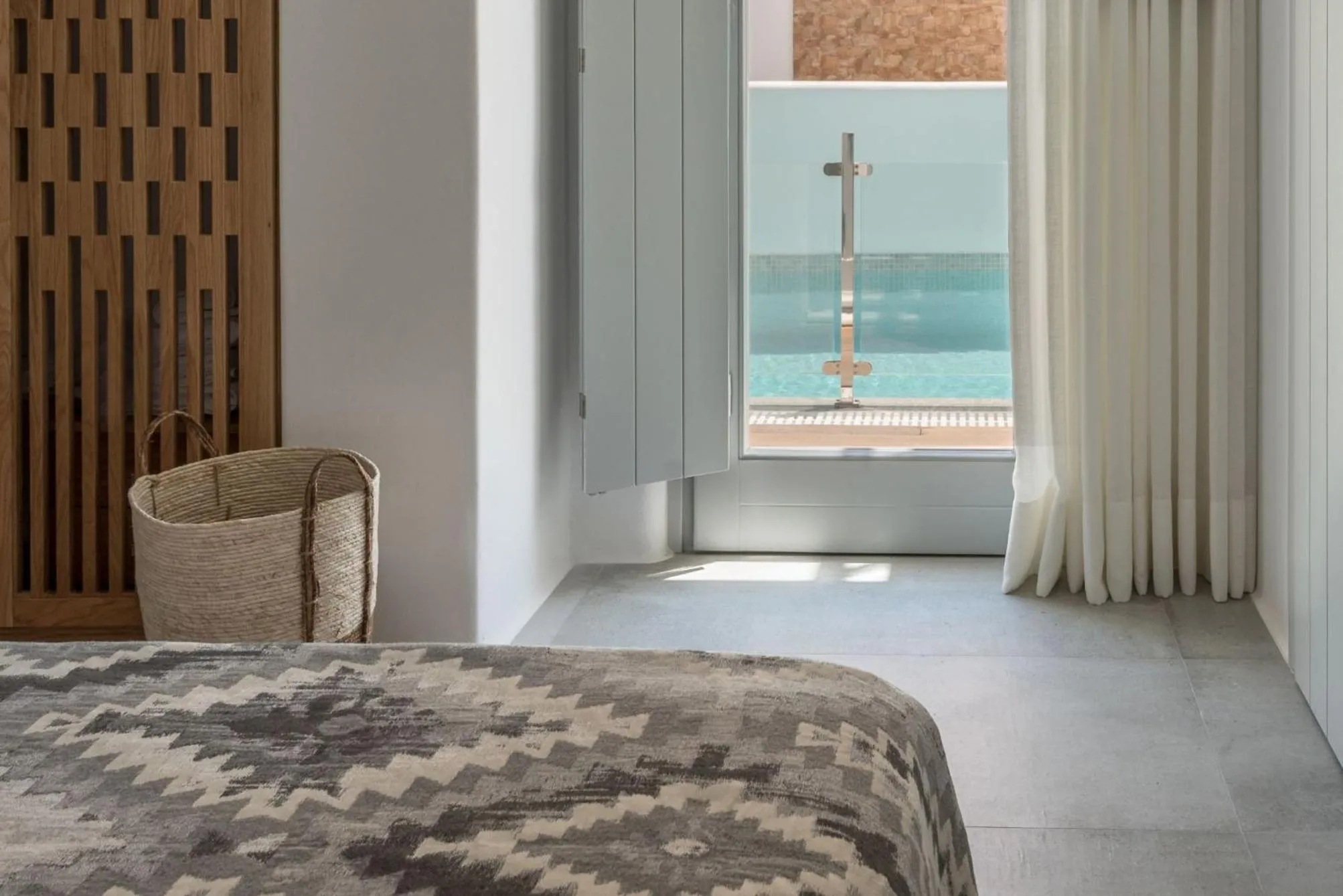 Spring, Bed in Virtu Suites