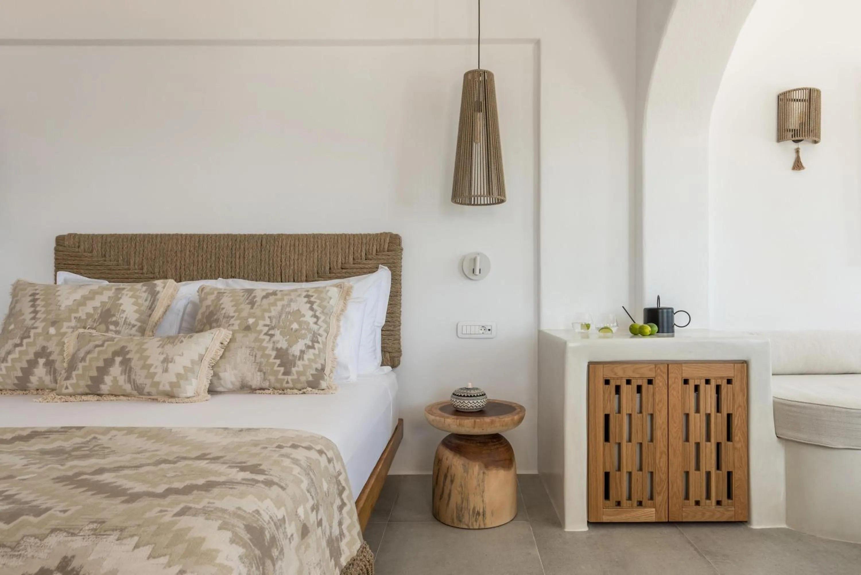 Shower, Bed in Virtu Suites