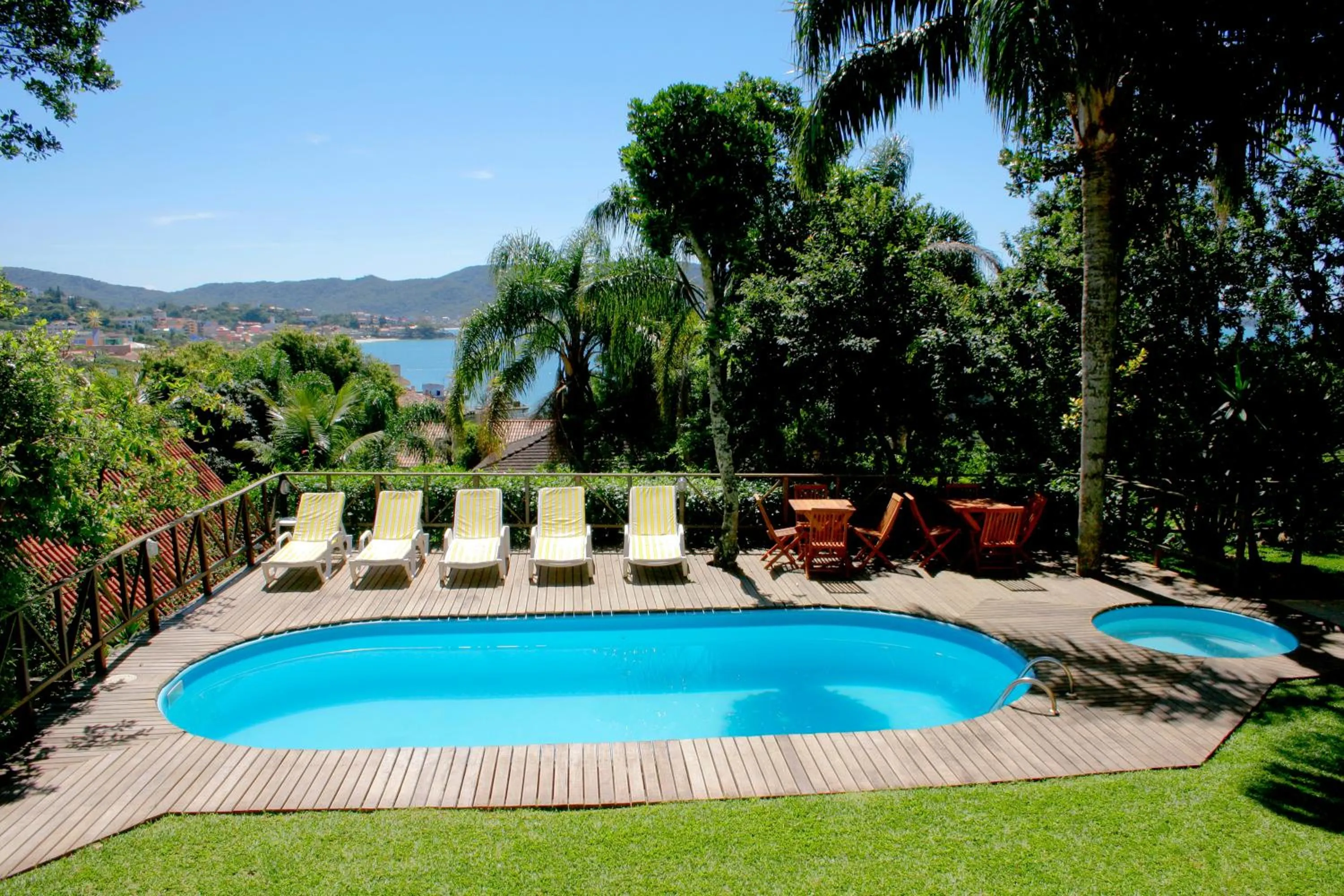 Swimming pool in Pousada Aquarela de Bombinhas
