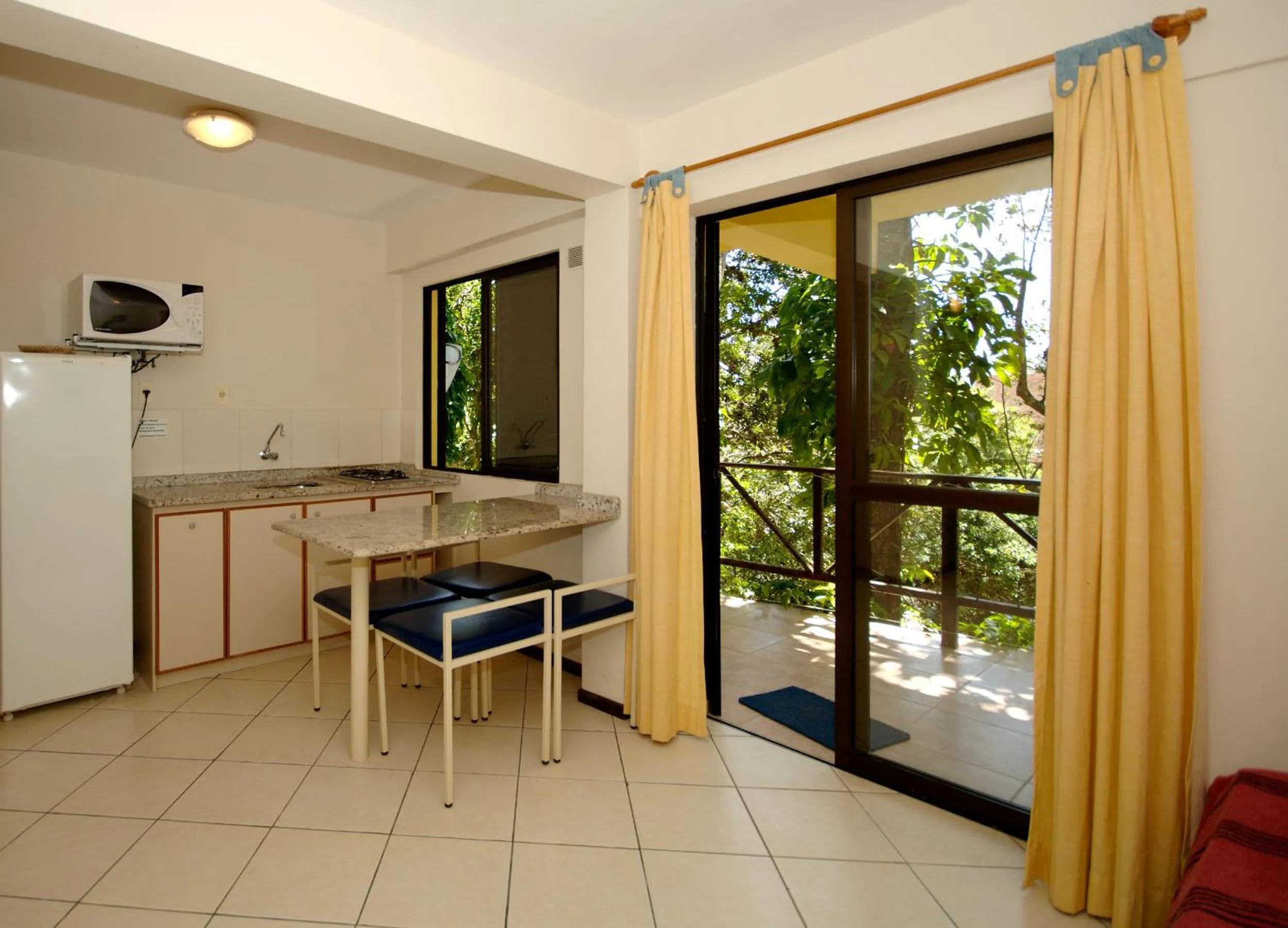 Kitchen or kitchenette in Pousada Aquarela de Bombinhas