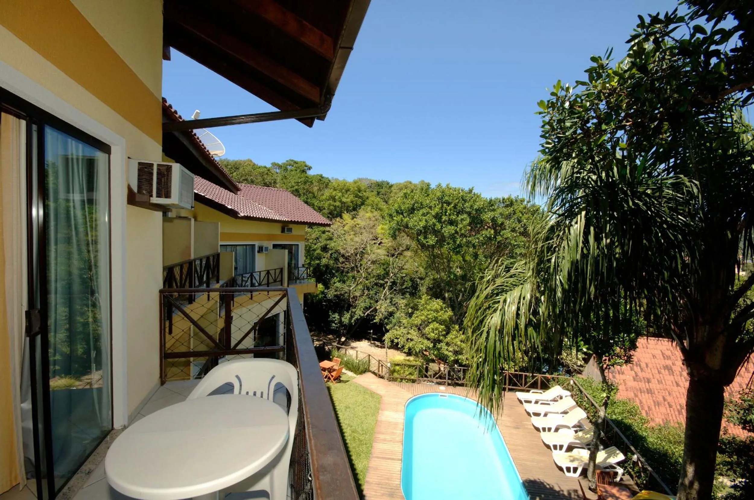 Pool view in Pousada Aquarela de Bombinhas