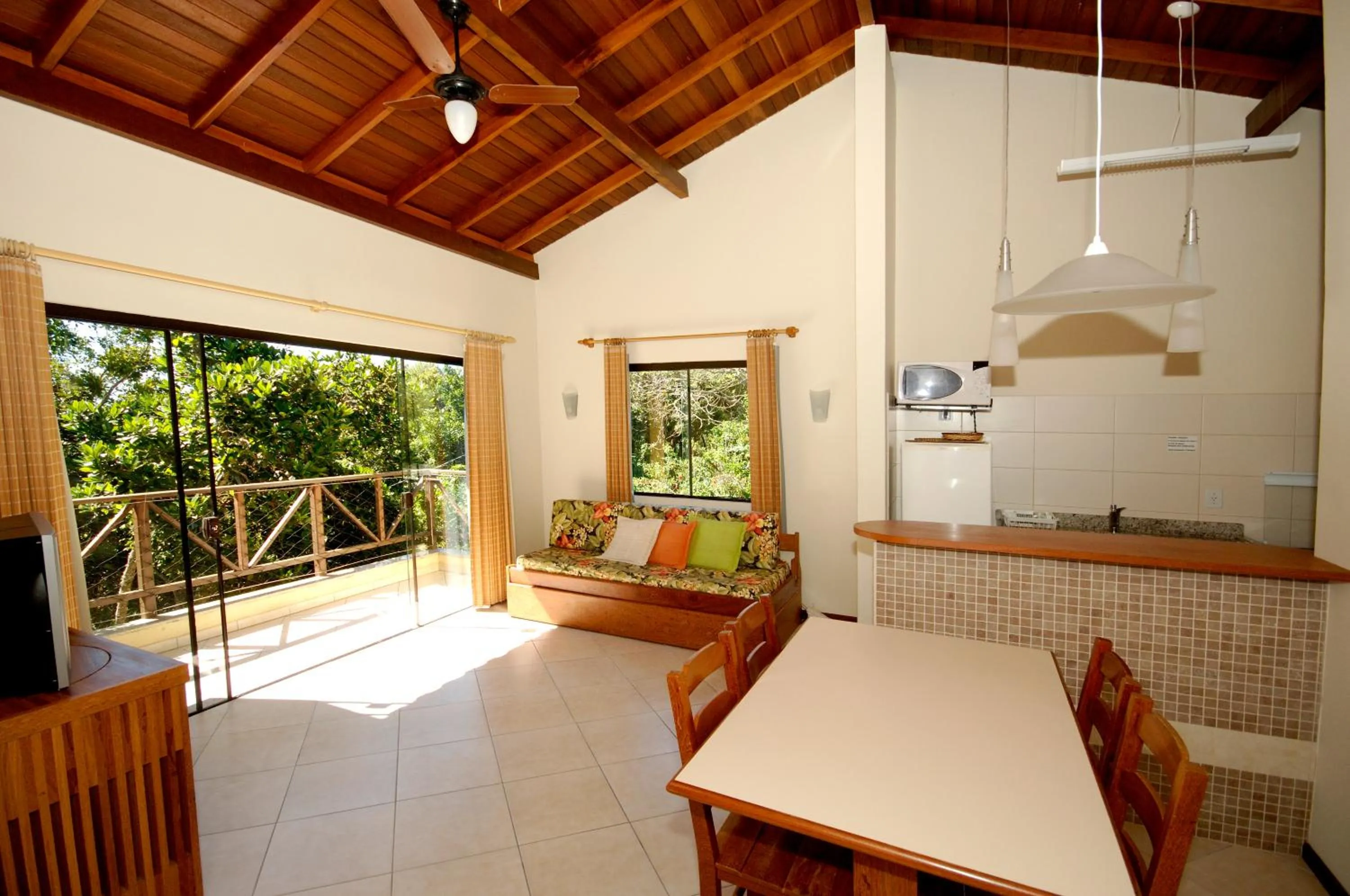 Dining area in Pousada Aquarela de Bombinhas