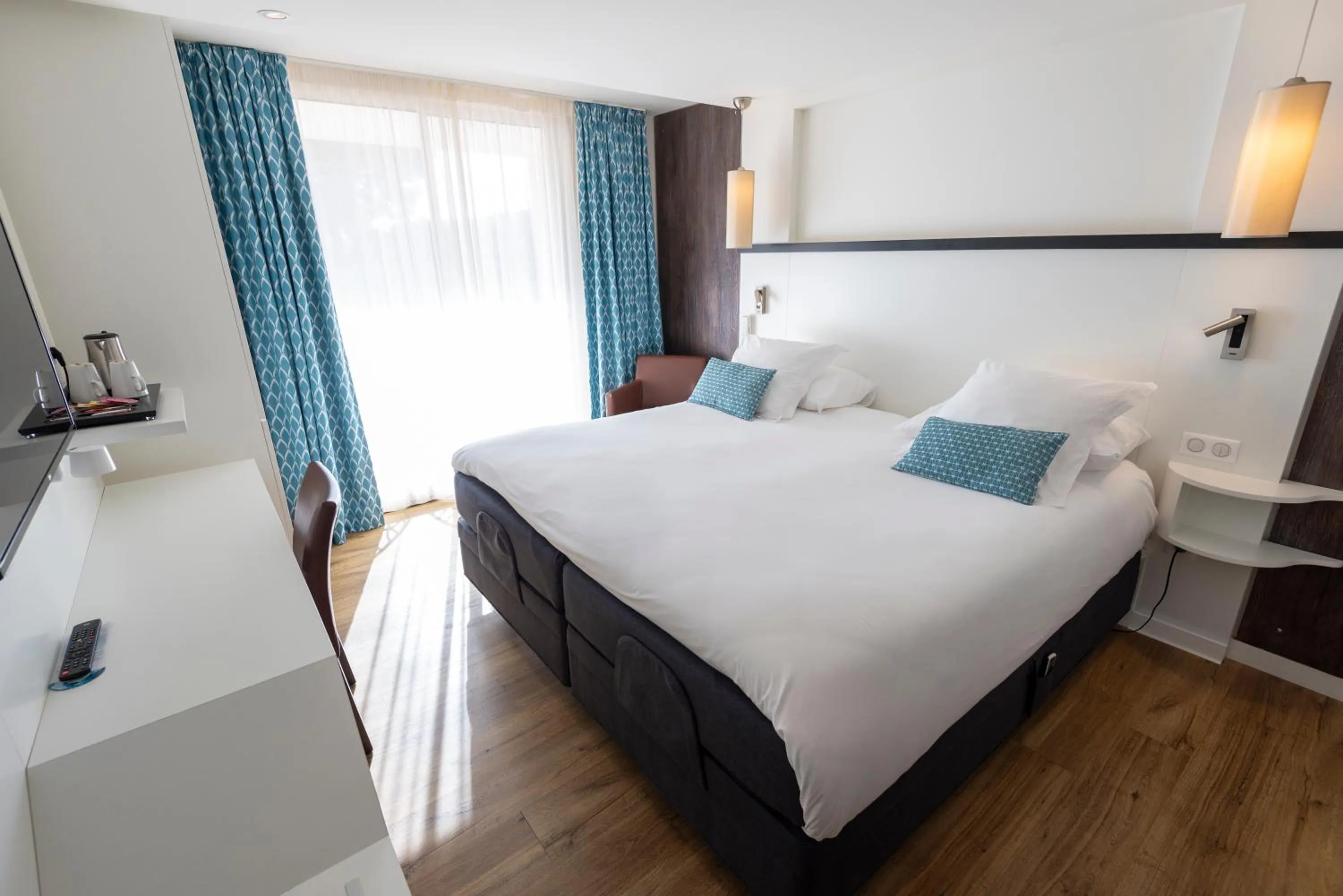 Photo of the whole room, Bed in Côté Thalasso Hôtel & Spa Marin