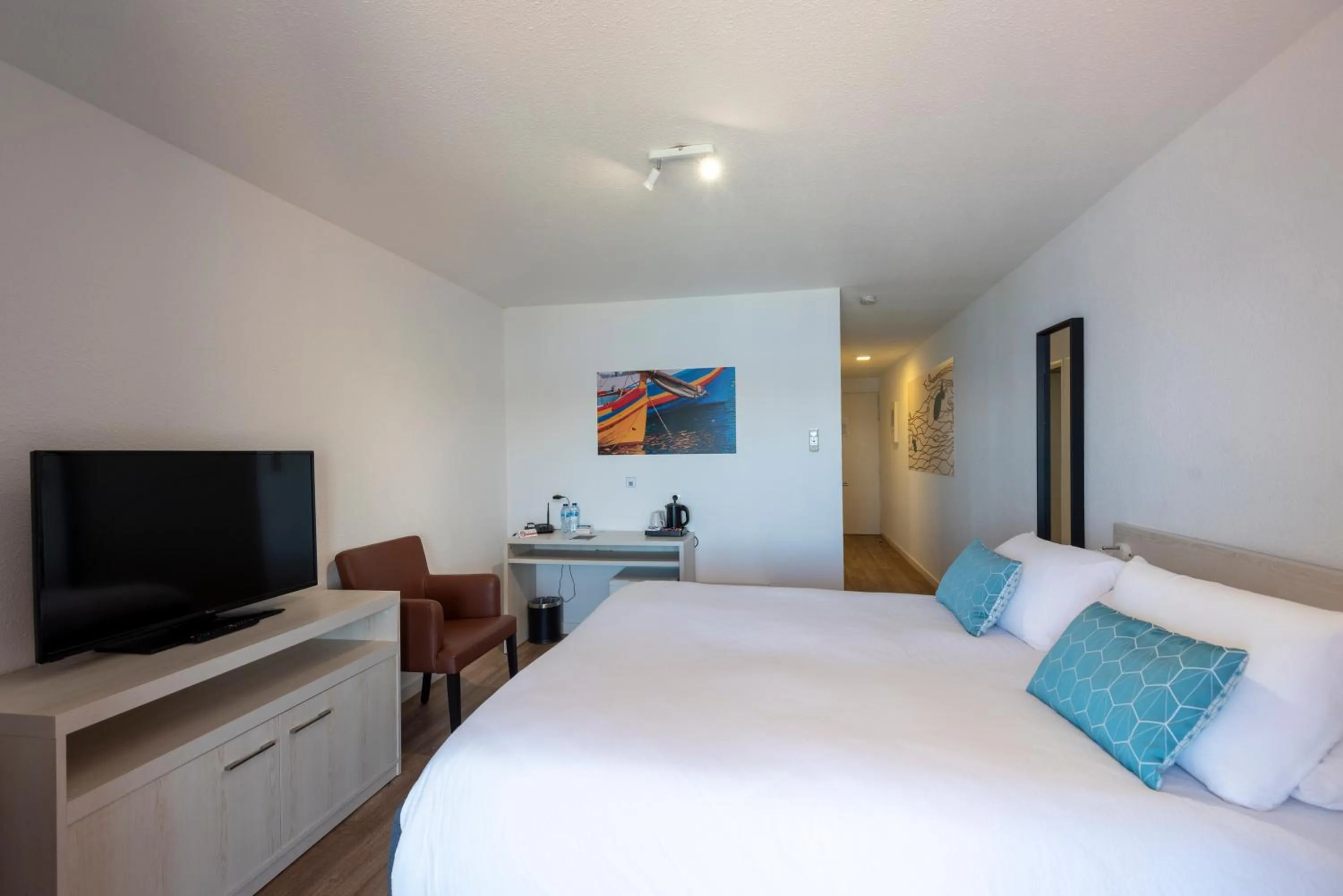 Photo of the whole room, Bed in Côté Thalasso Hôtel & Spa Marin