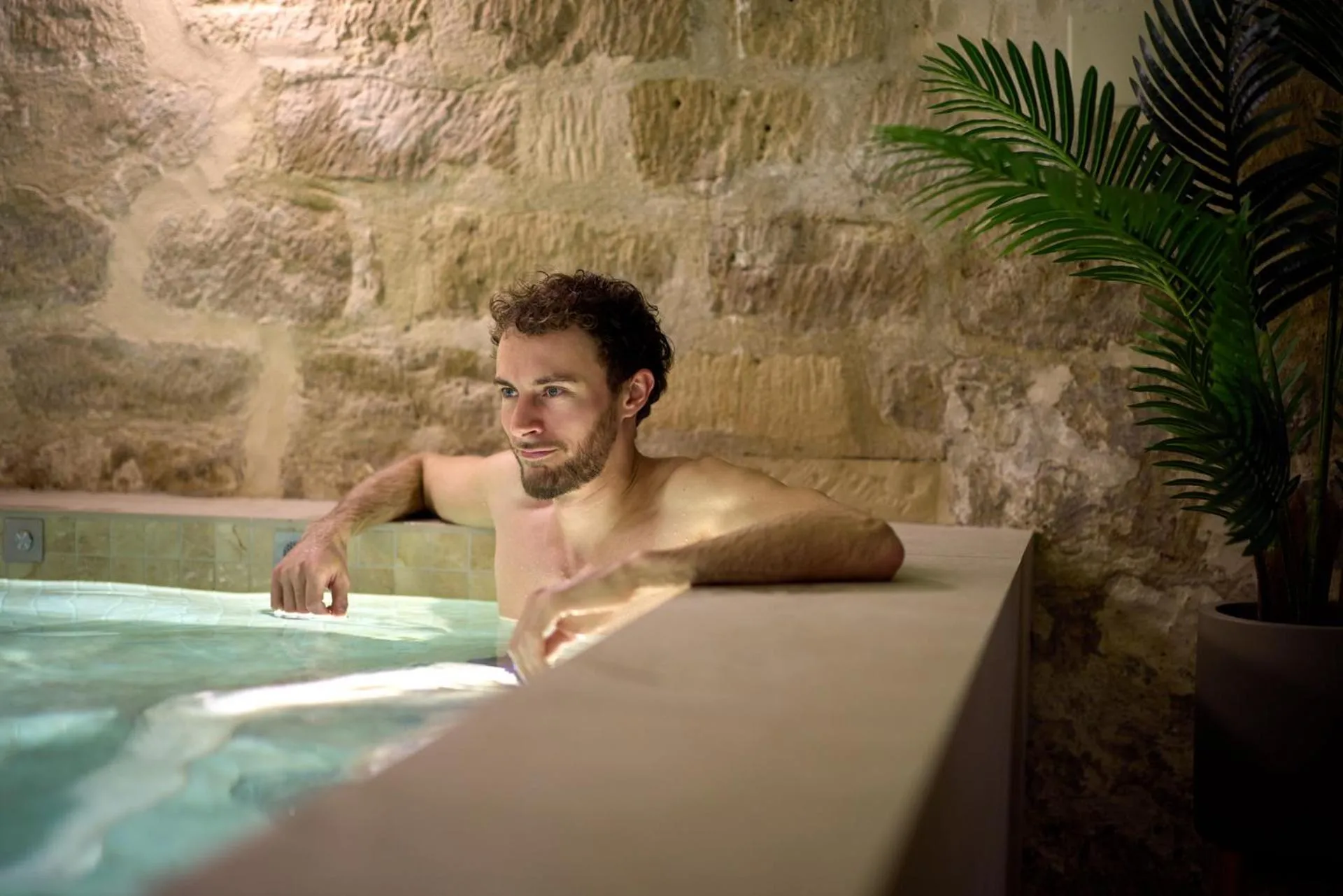 Spa and wellness centre/facilities in Hôtel Joséphine by Happyculture