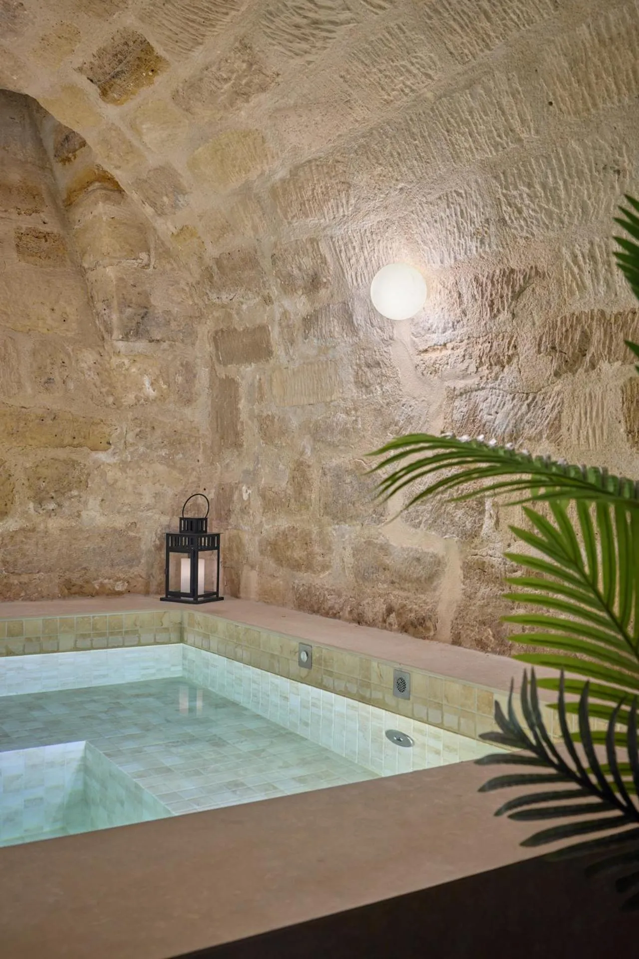 Spa and wellness centre/facilities in Hôtel Joséphine by Happyculture