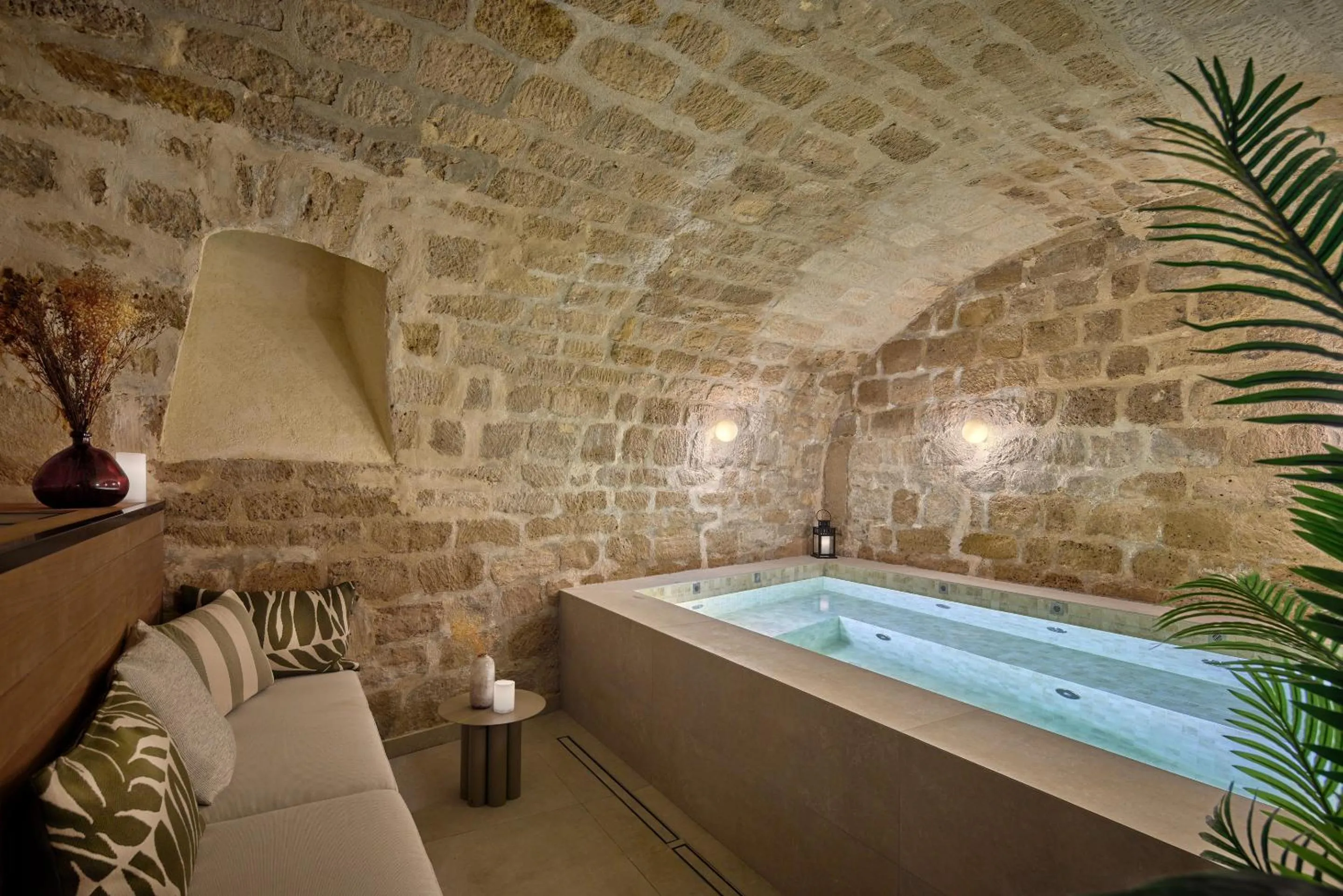 Spa and wellness centre/facilities in Hôtel Joséphine by Happyculture