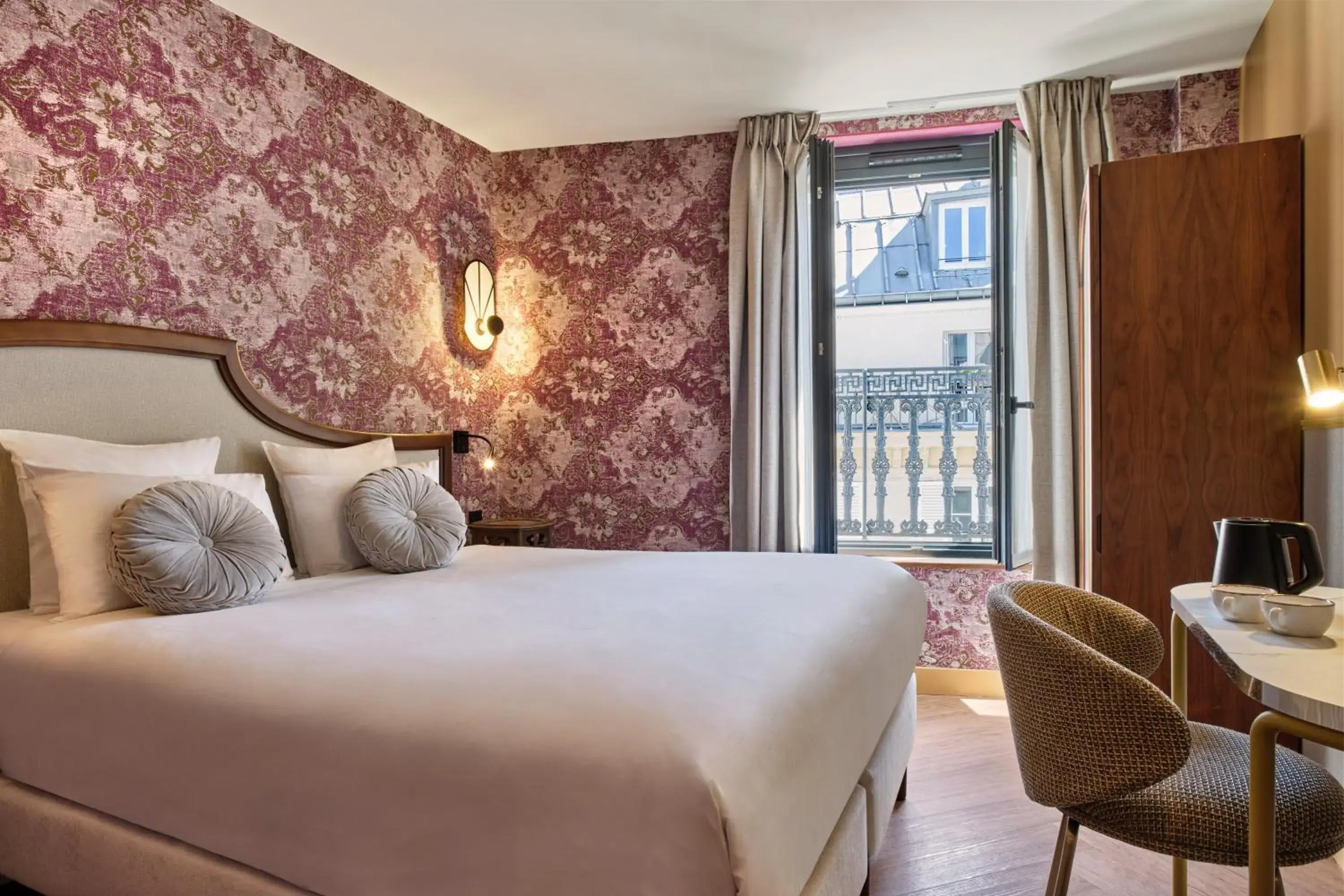Photo of the whole room, Bed in Hôtel Joséphine by Happyculture Photo of the whole room, Bed in Hôtel Joséphine by Happyculture