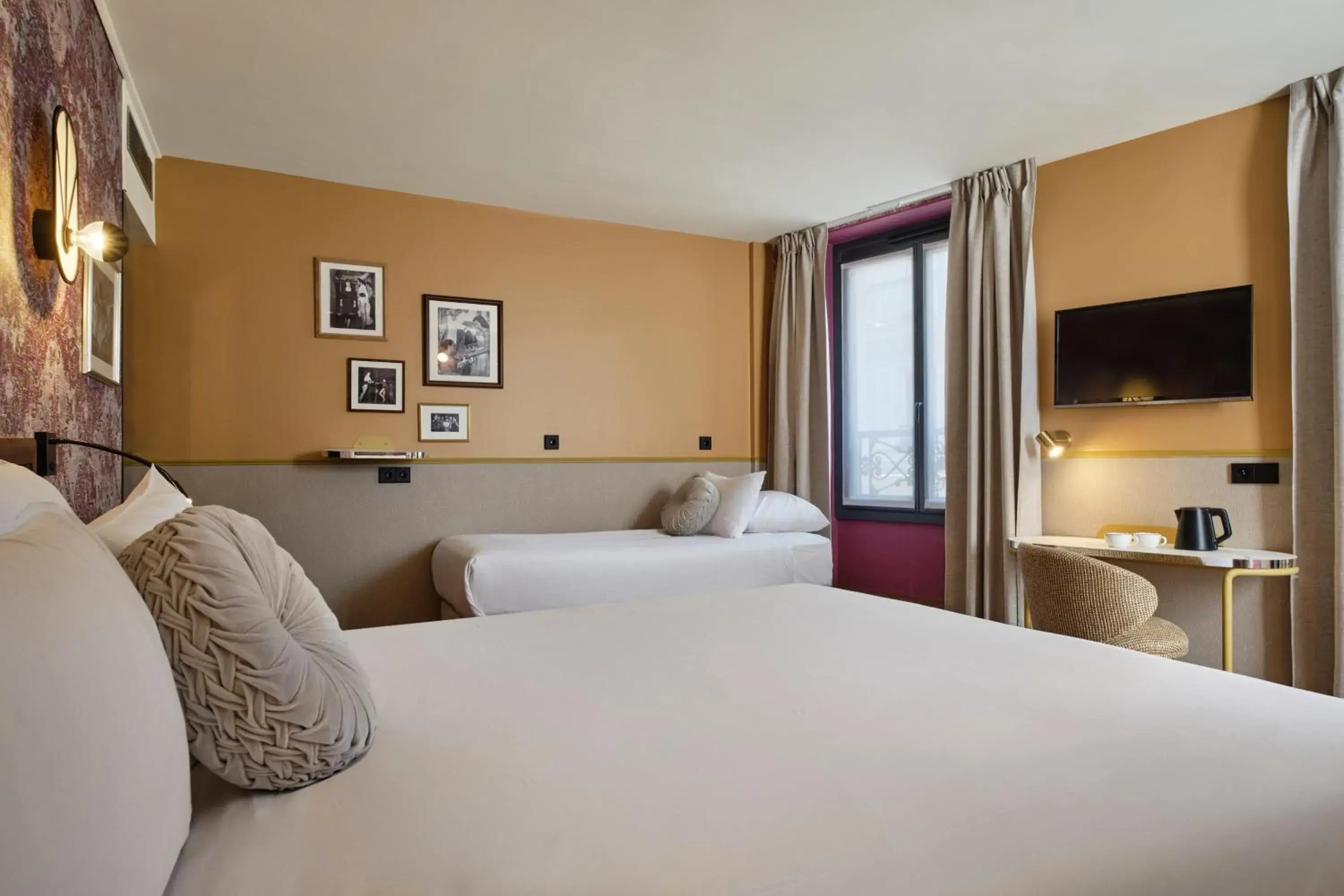 Photo of the whole room, Bed in Hôtel Joséphine by Happyculture Photo of the whole room, Bed in Hôtel Joséphine by Happyculture