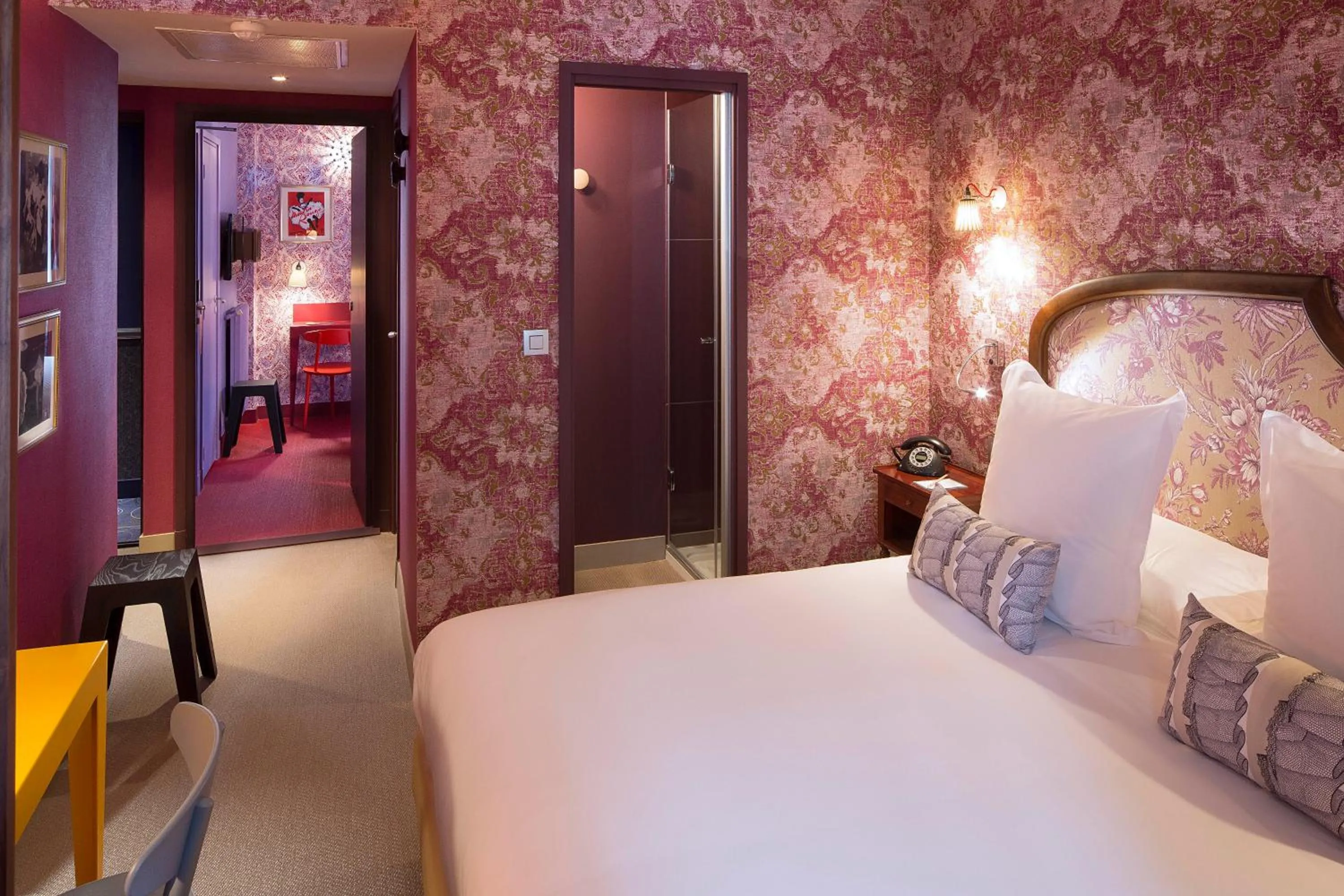 Two Connecting Double Rooms in Hôtel Joséphine by Happyculture