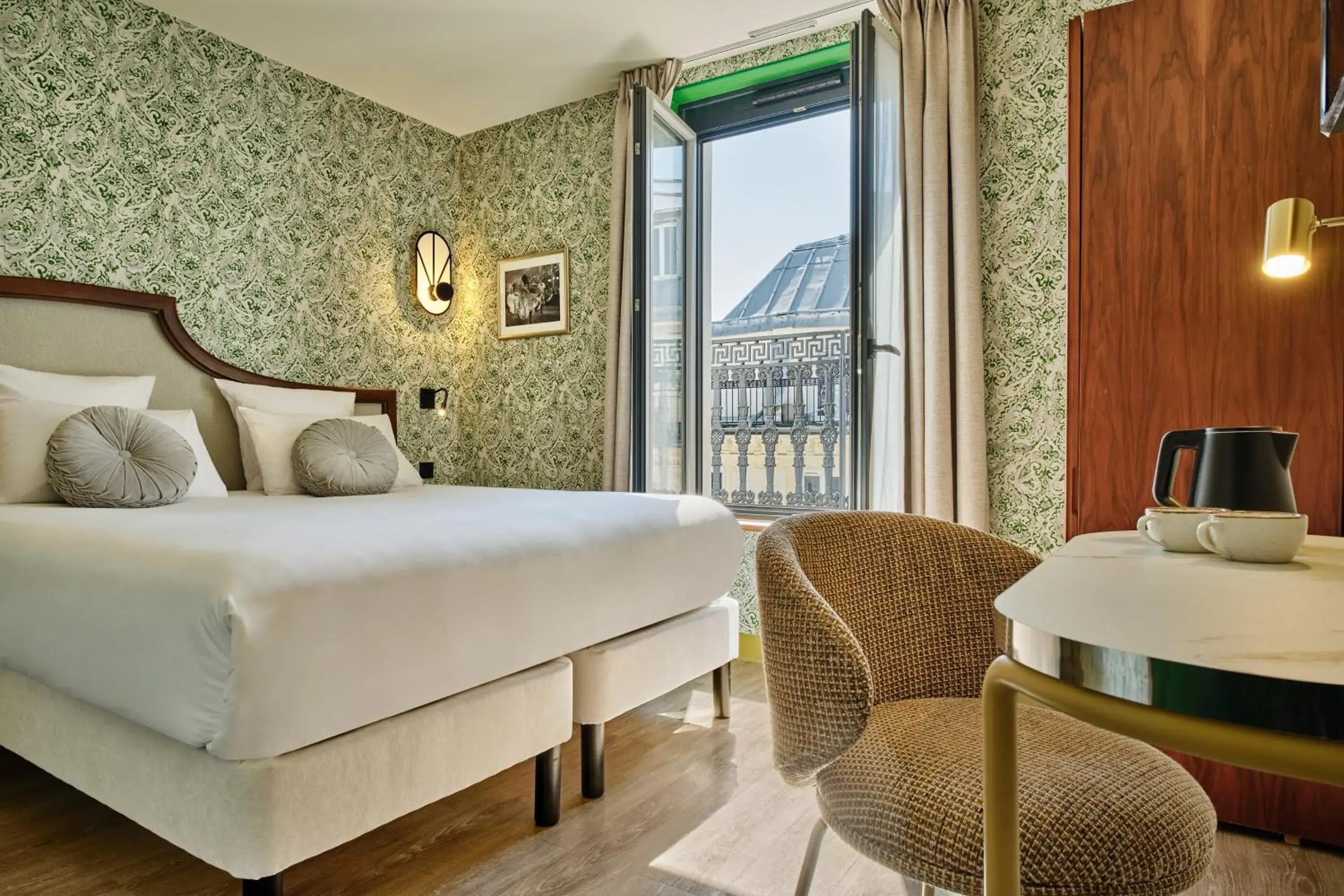 Photo of the whole room, Bed in Hôtel Joséphine by Happyculture Photo of the whole room, Bed in Hôtel Joséphine by Happyculture