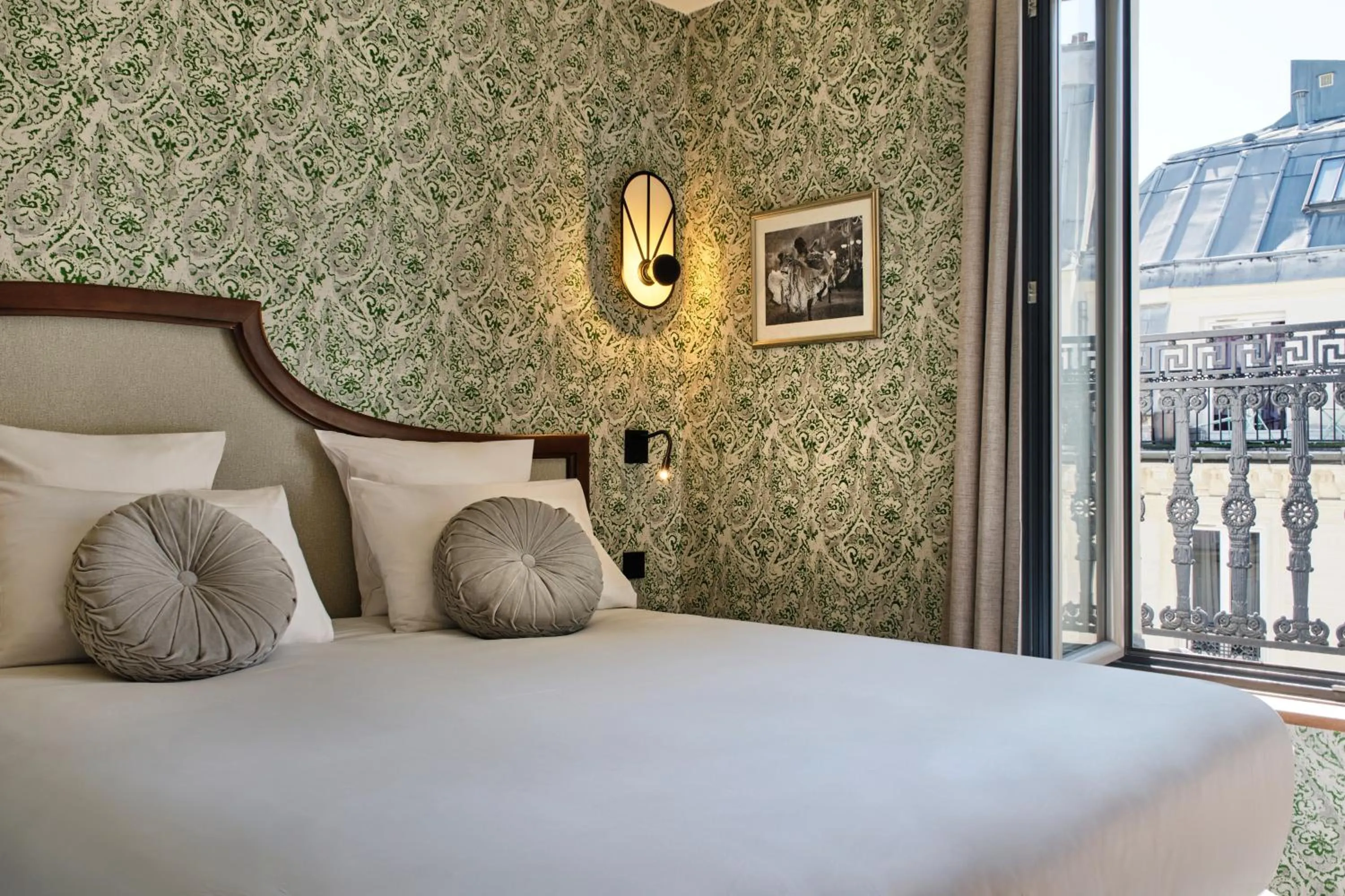 Photo of the whole room, Bed in Hôtel Joséphine by Happyculture