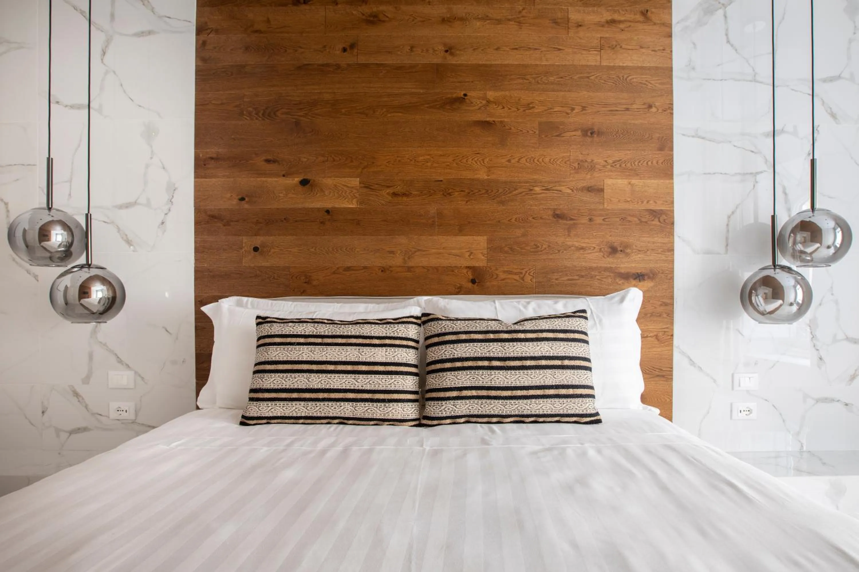 Bed in Louly Trevi Fountain