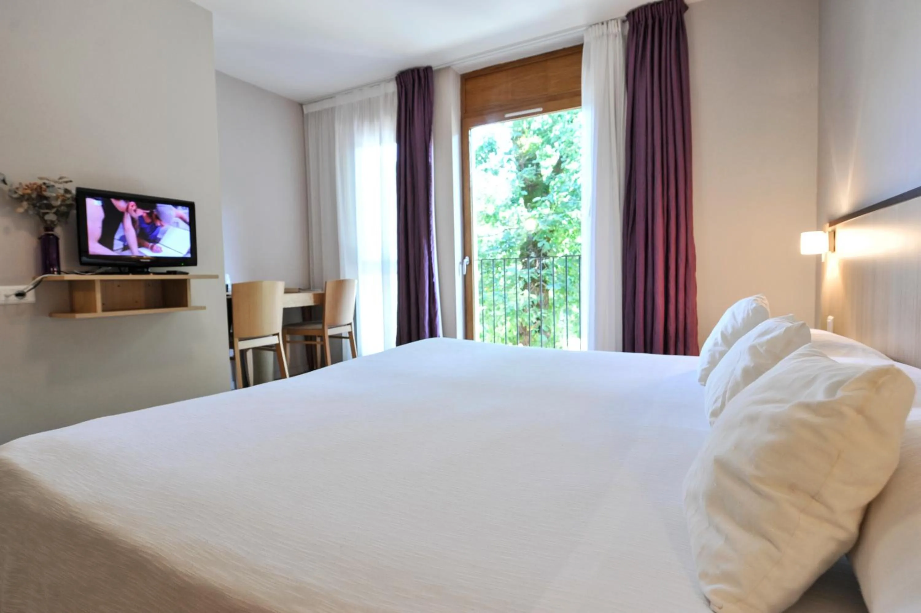 Photo of the whole room, Bed in Hôtel Les Esclargies