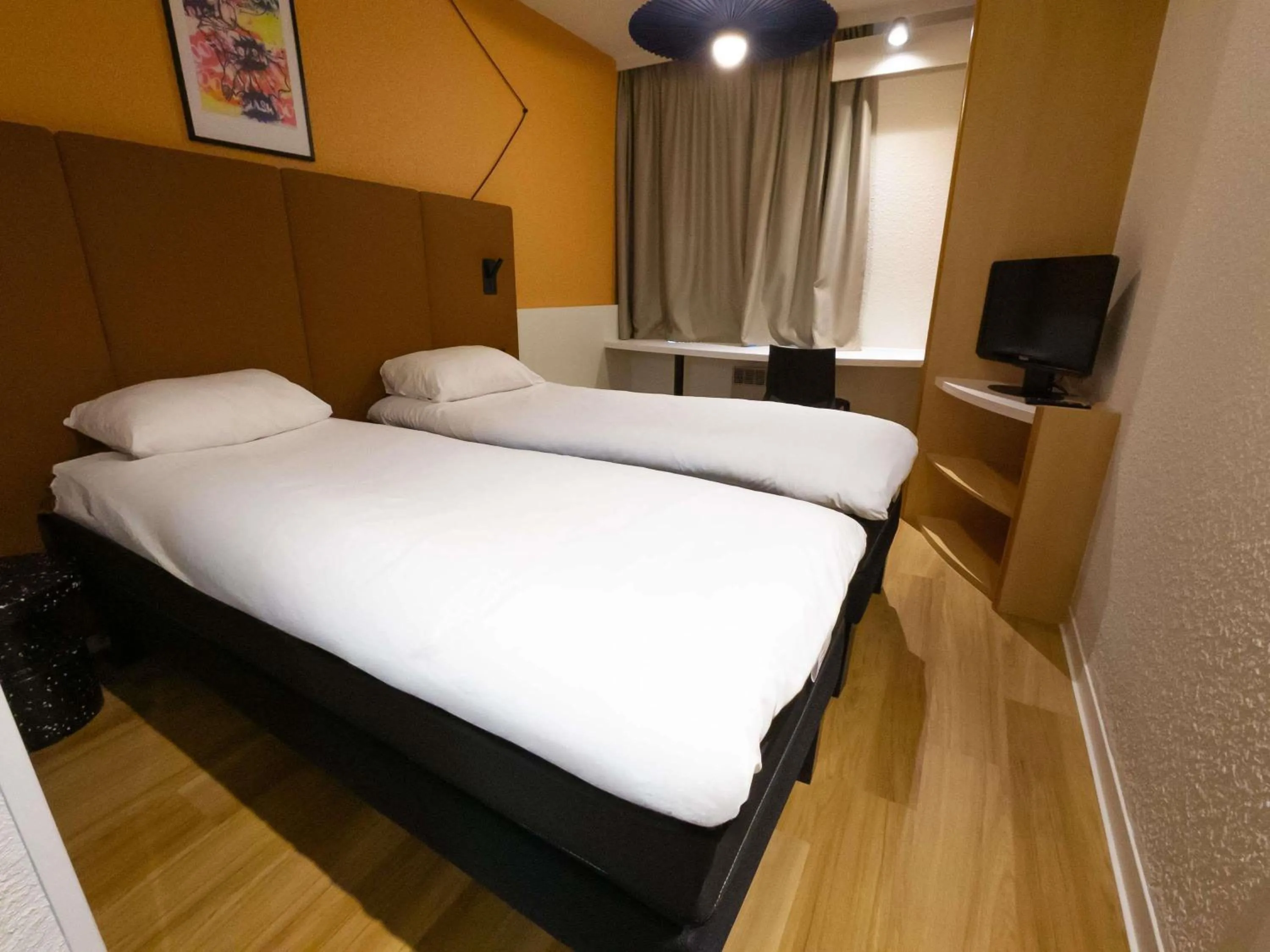 Bedroom, Bed in ibis Lyon Est Bron