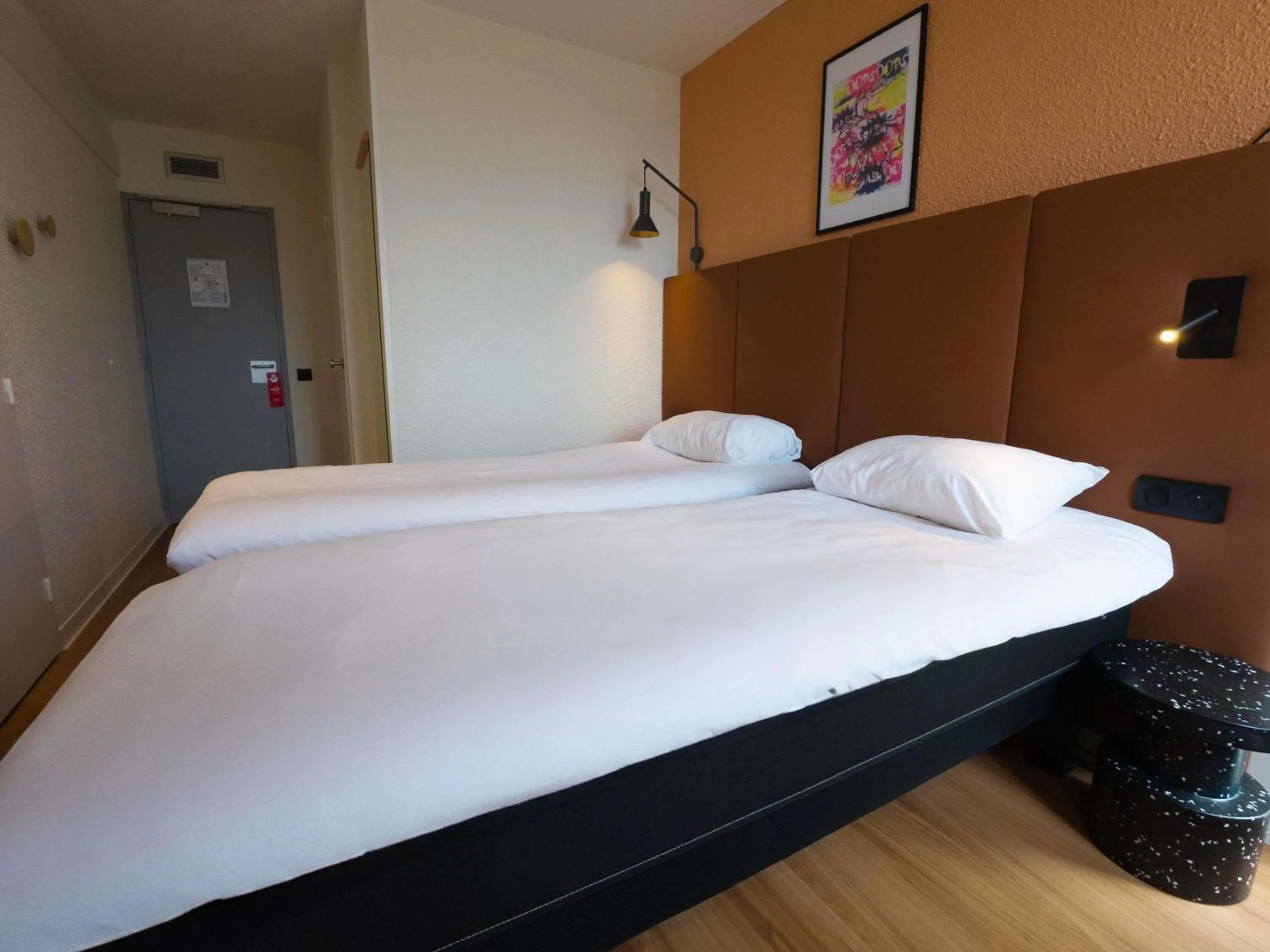 Bedroom, Bed in ibis Lyon Est Bron