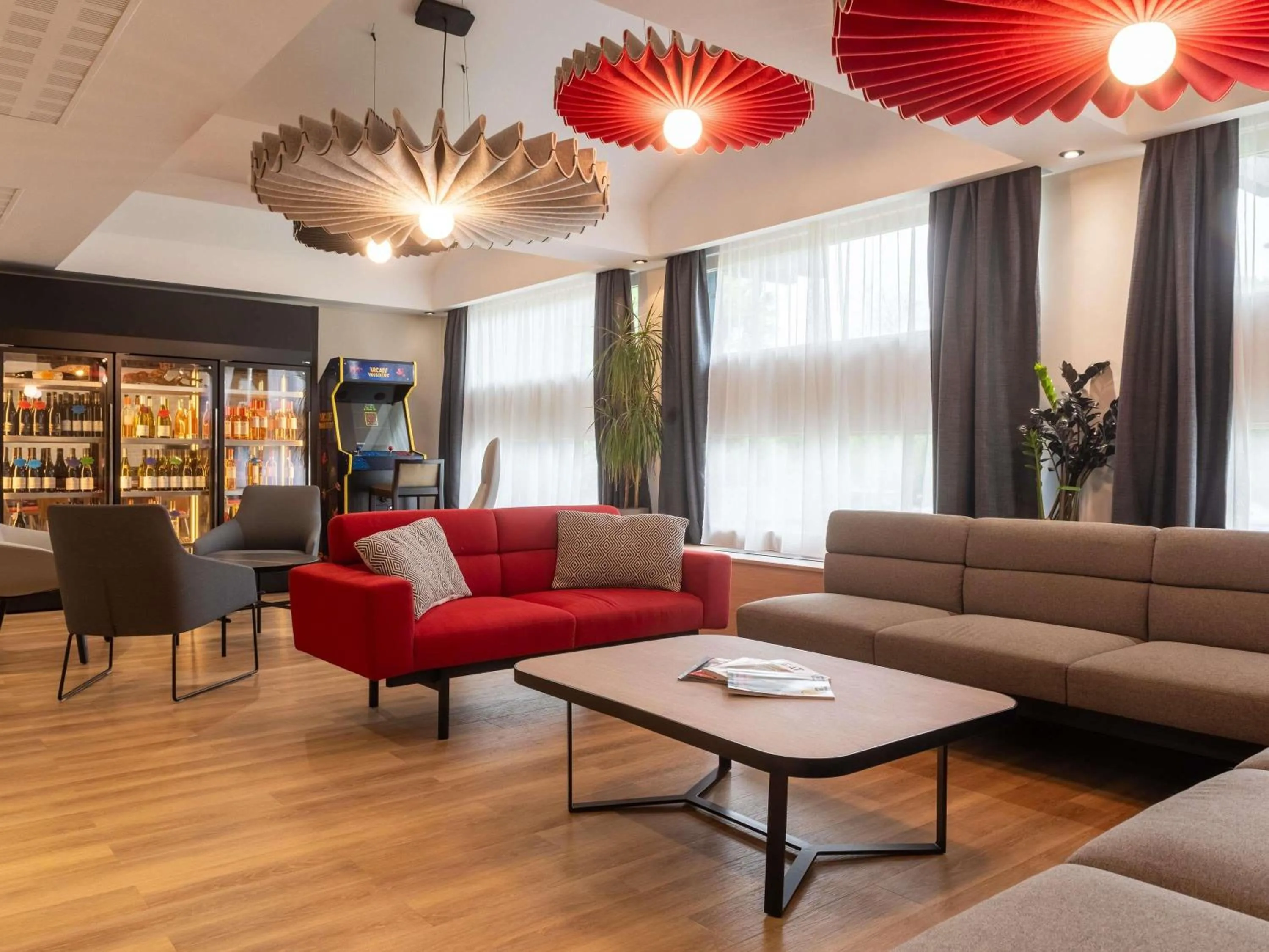 Lounge or bar in ibis Lyon Est Bron
