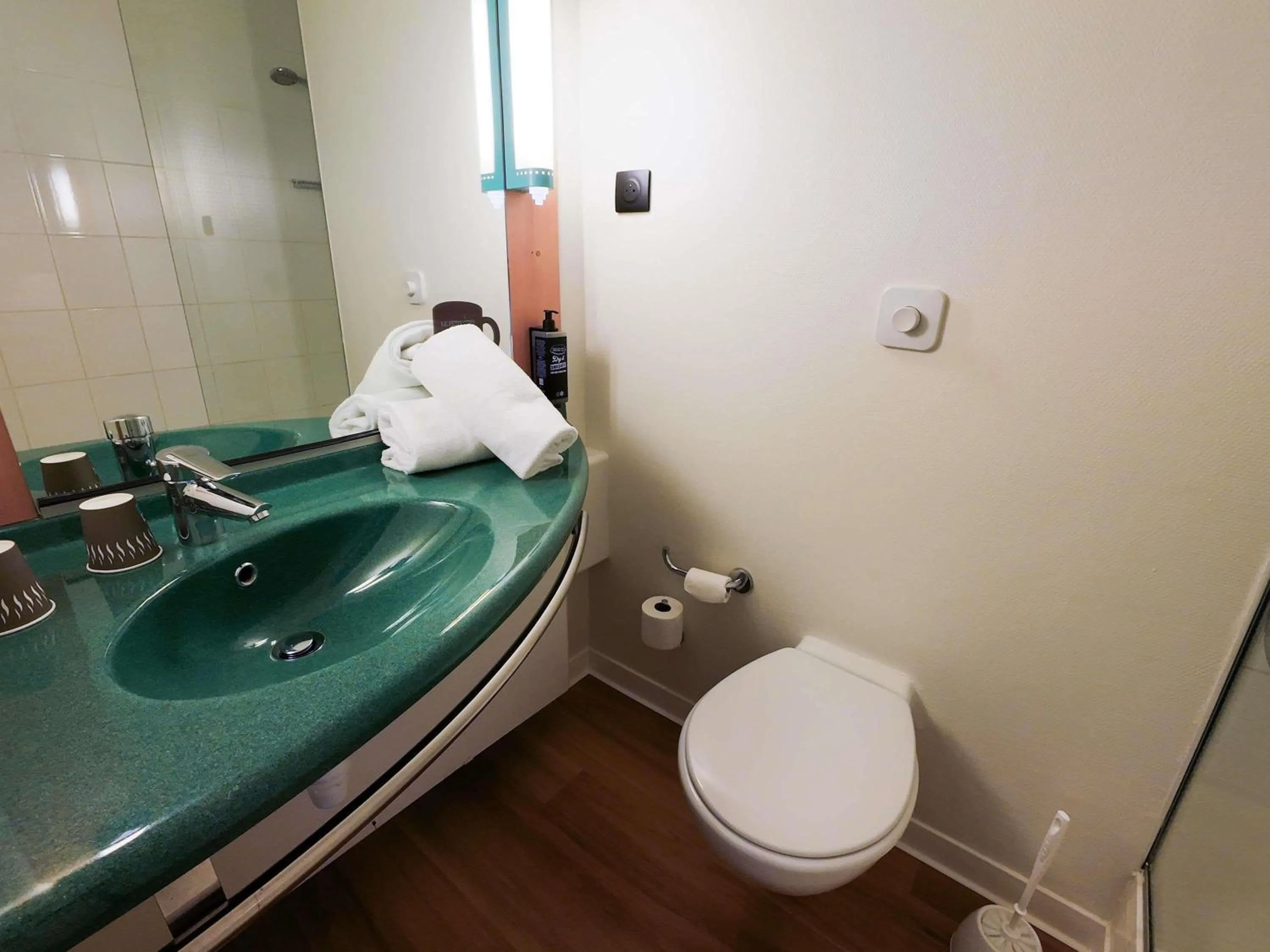 Bedroom in ibis Lyon Est Bron