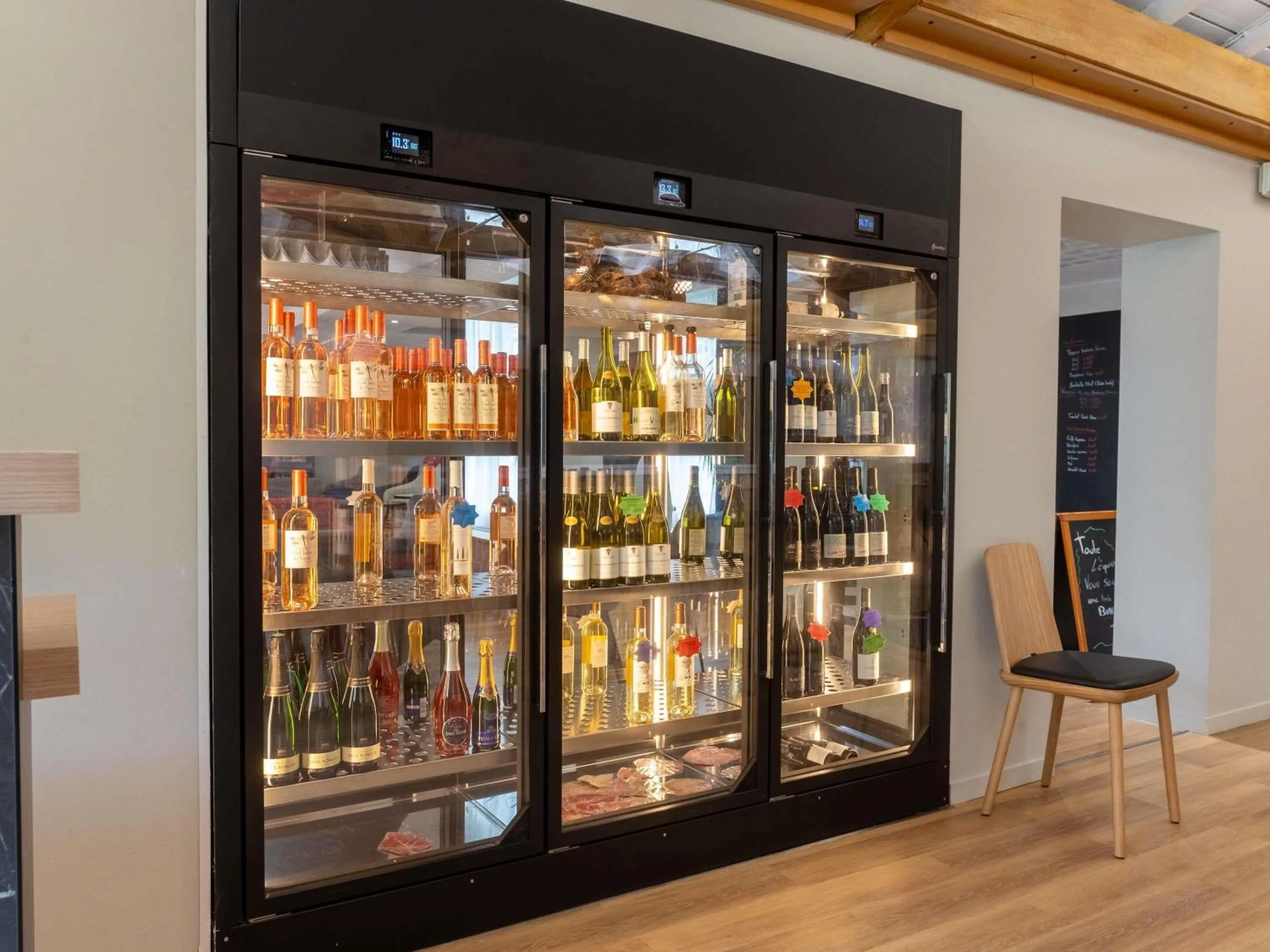 Restaurant/places to eat in ibis Lyon Est Bron