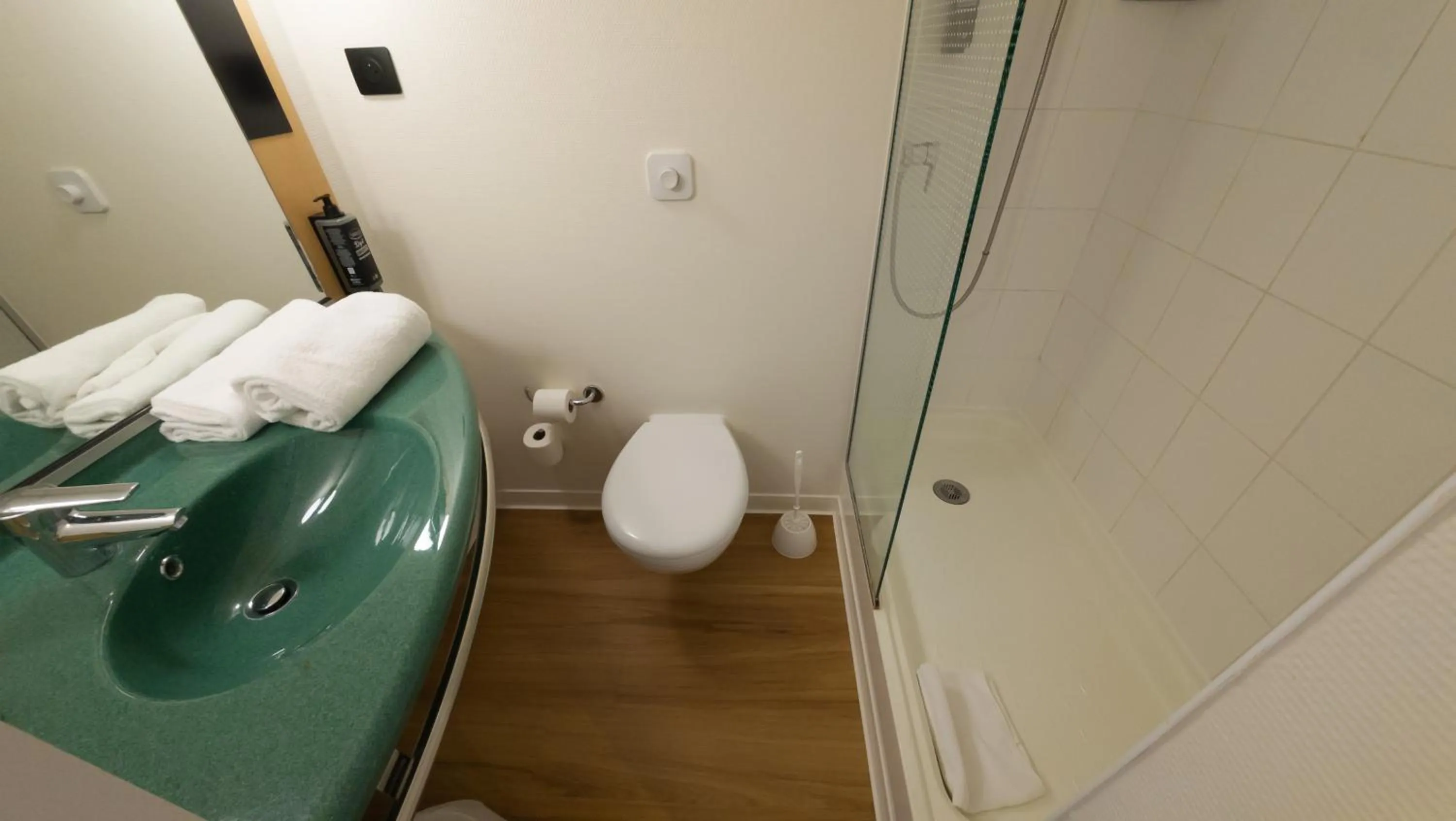 Bathroom in ibis Lyon Est Bron