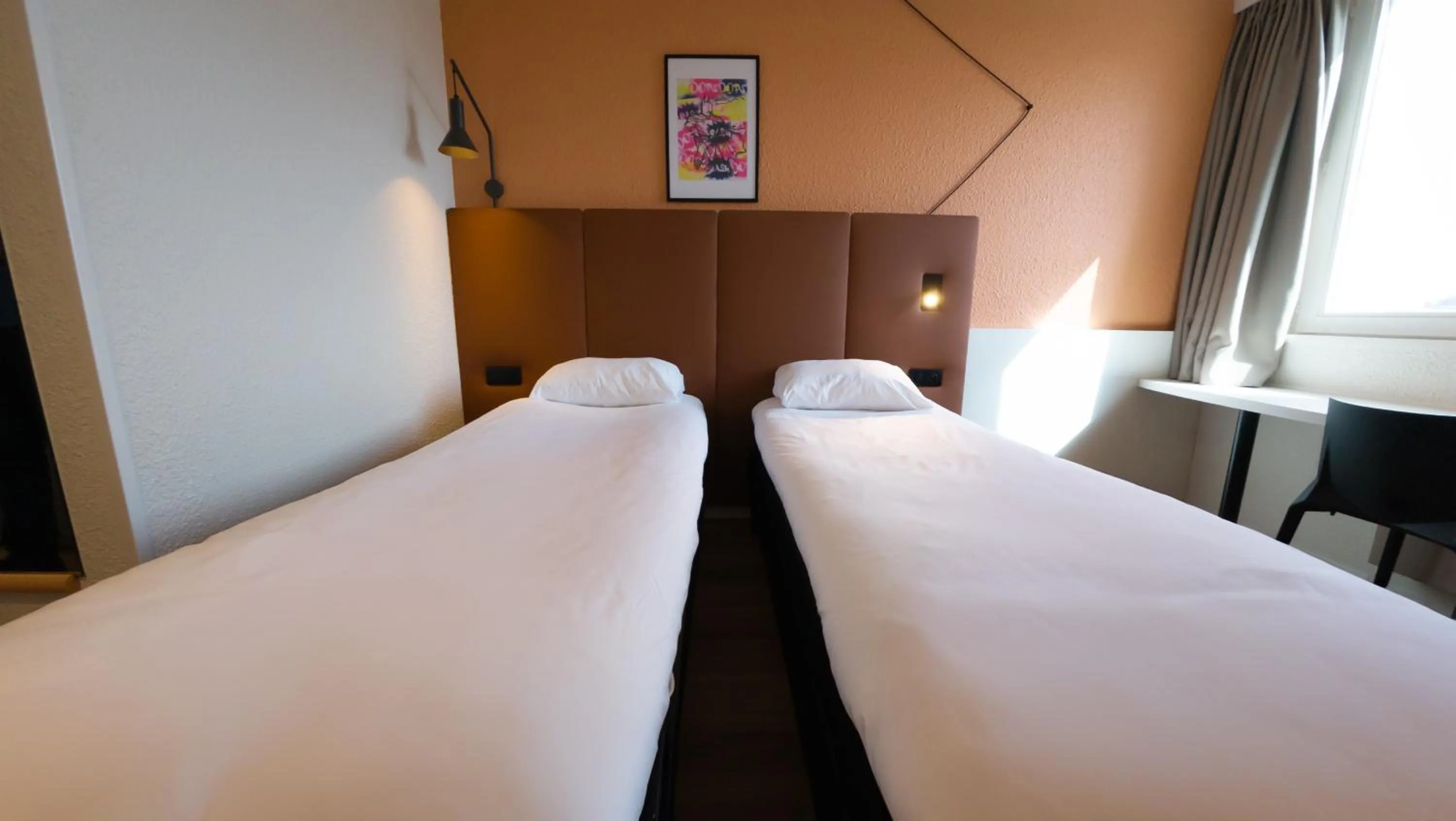 Bed in ibis Lyon Est Bron